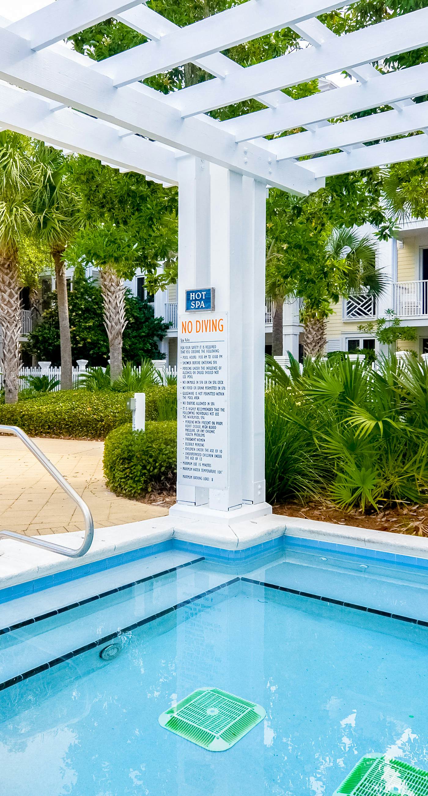 Pleasant studio at The Baytowne Wharf w/ shared pool, hot tub, shopping, & events