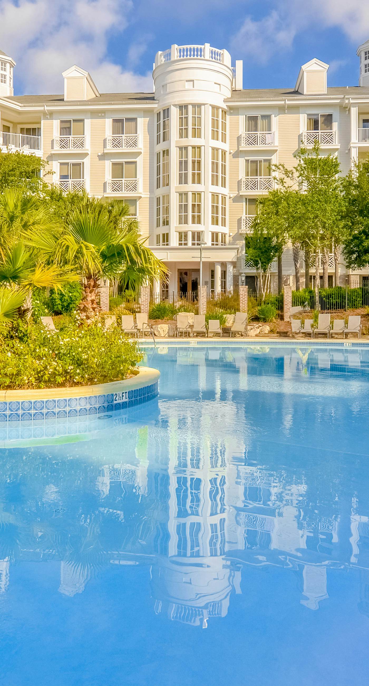 Pleasant studio at The Baytowne Wharf w/ shared pool, hot tub, shopping, & events