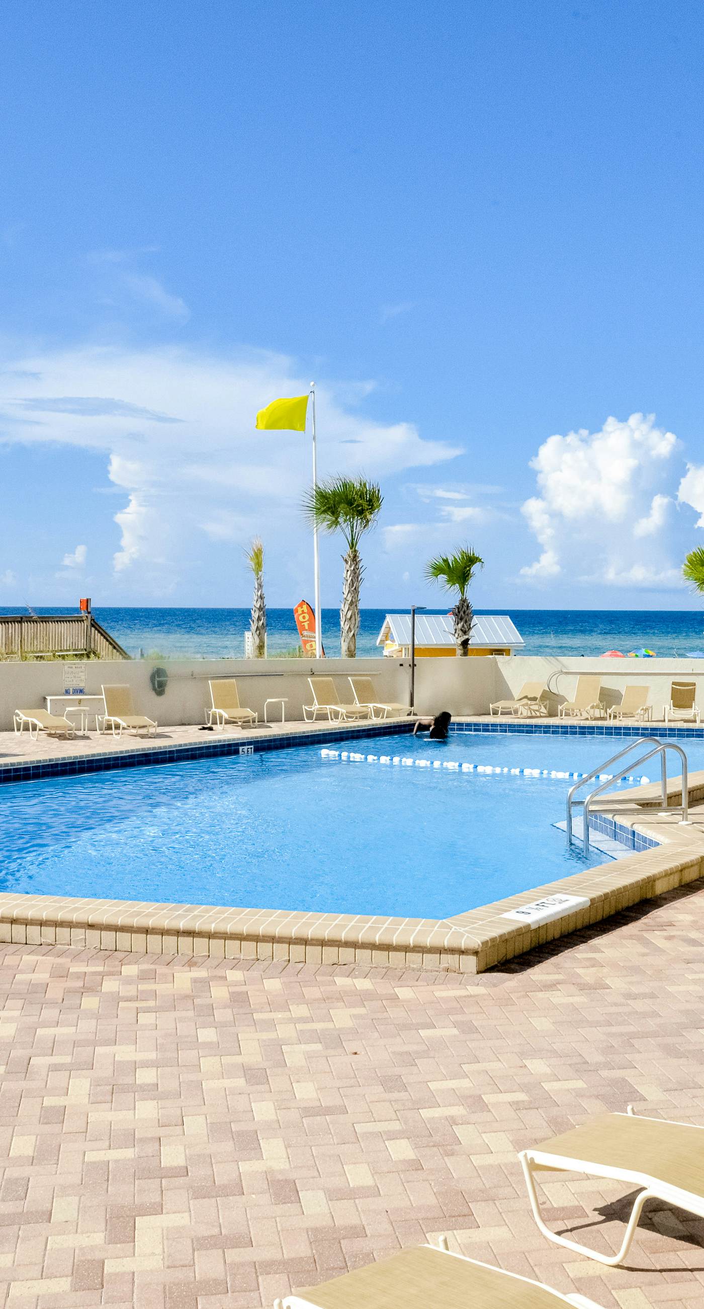 Pleasant studio at The Baytowne Wharf w/ shared pool, hot tub, shopping, & events