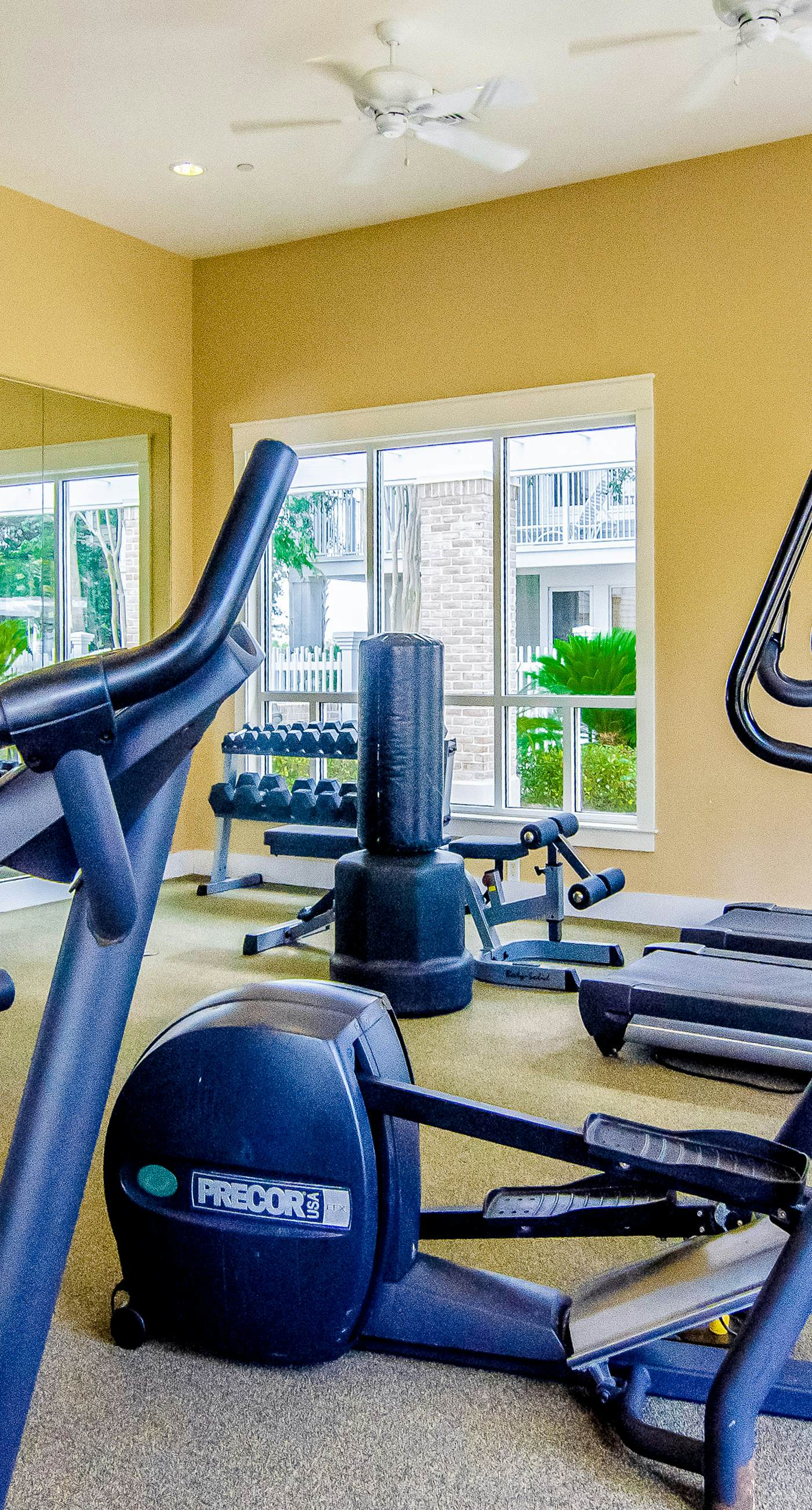 Pleasant studio at The Baytowne Wharf w/ shared pool, hot tub, shopping, & events