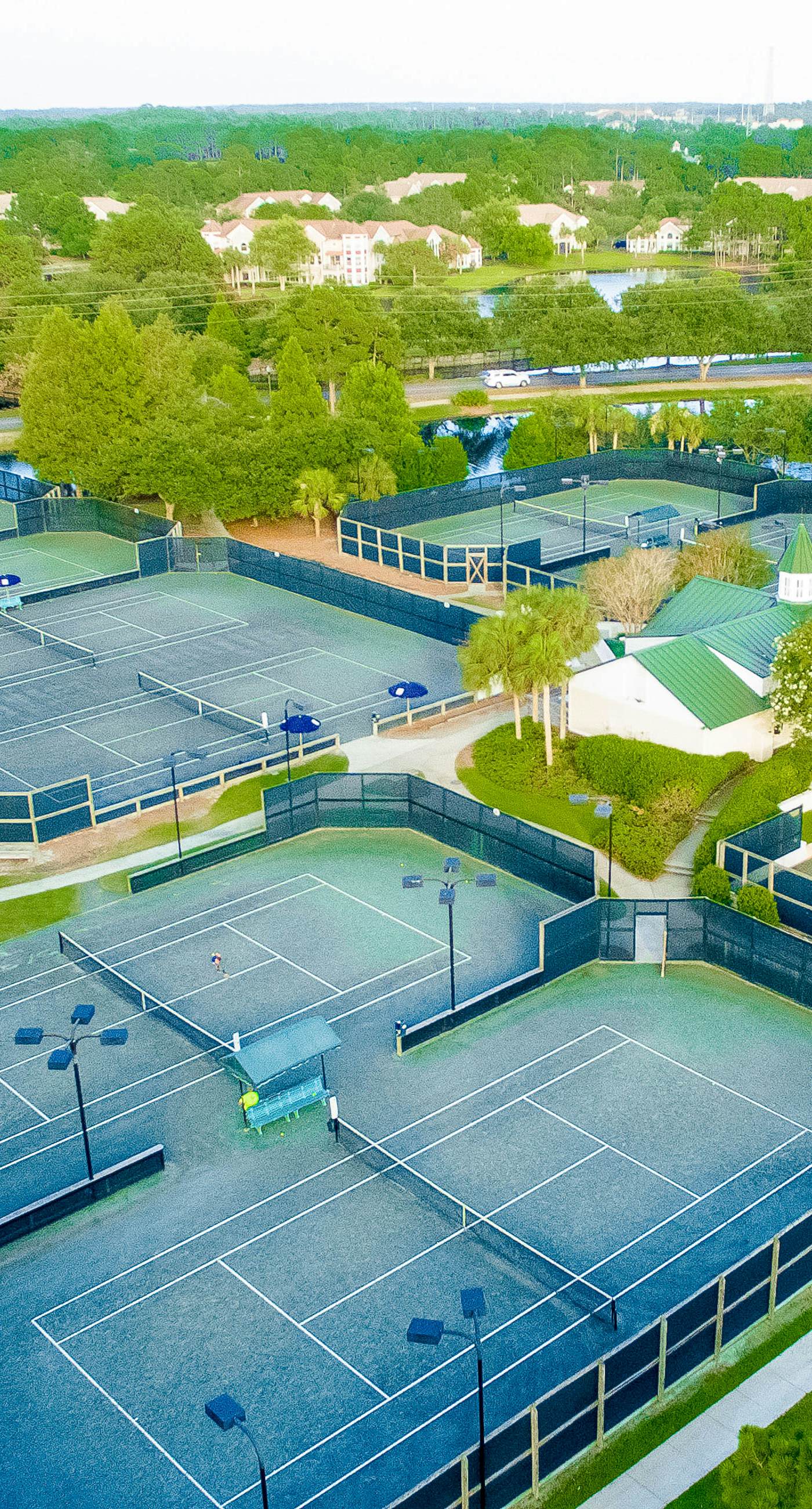 Pleasant studio at The Baytowne Wharf w/ shared pool, hot tub, shopping, & events