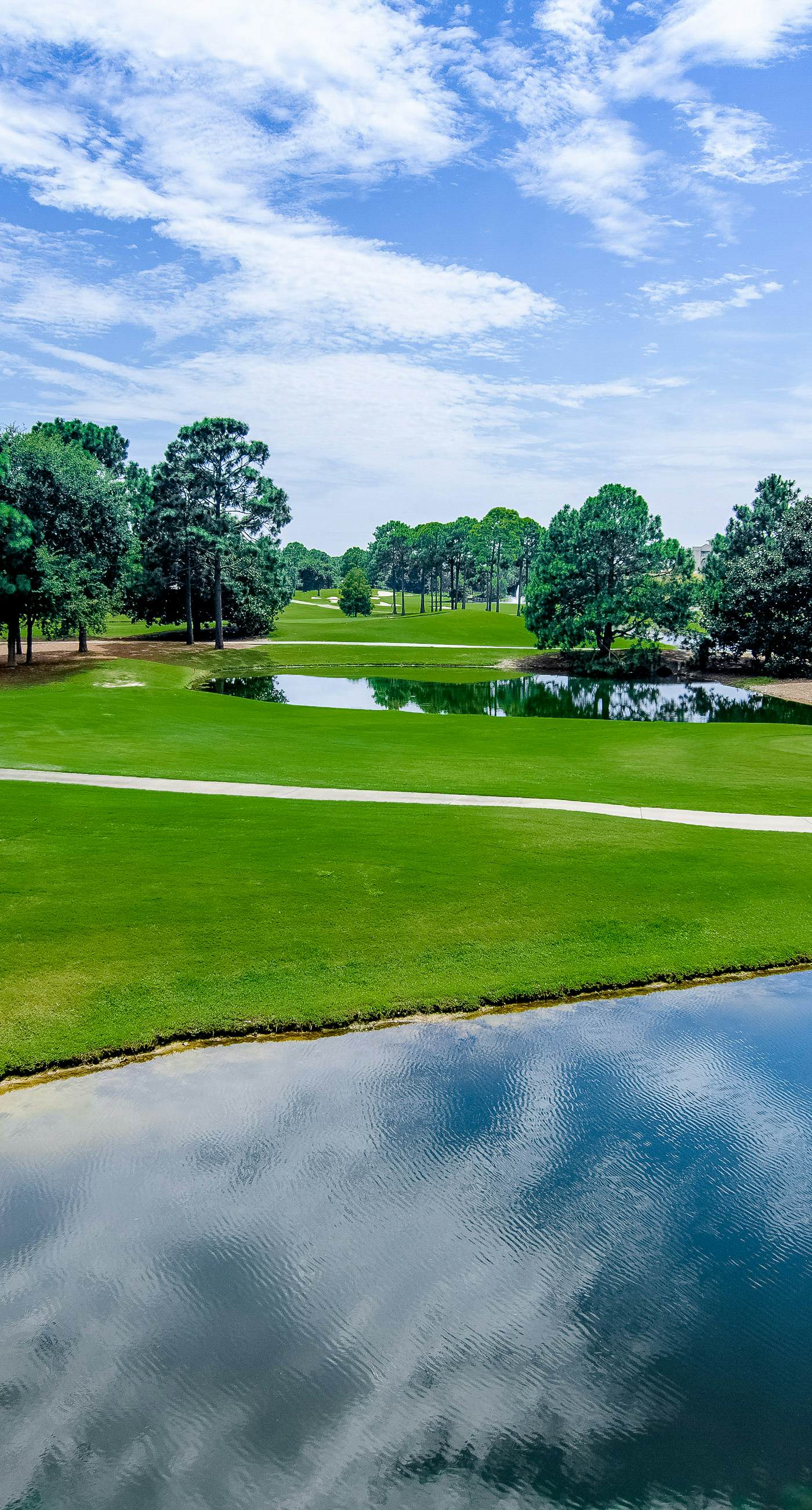 Pleasant studio at The Baytowne Wharf w/ shared pool, hot tub, shopping, & events