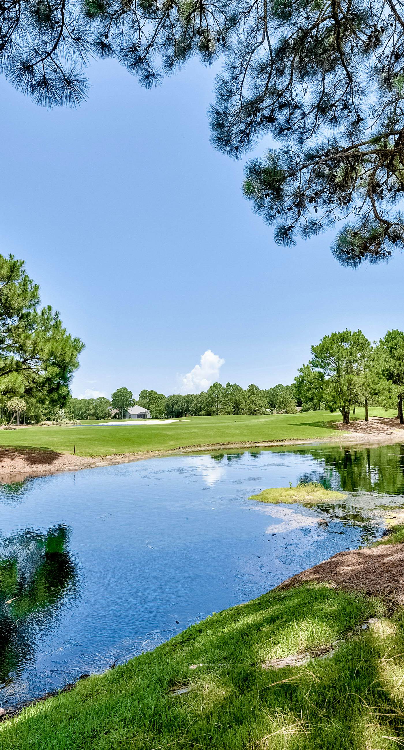 Pleasant studio at The Baytowne Wharf w/ shared pool, hot tub, shopping, & events