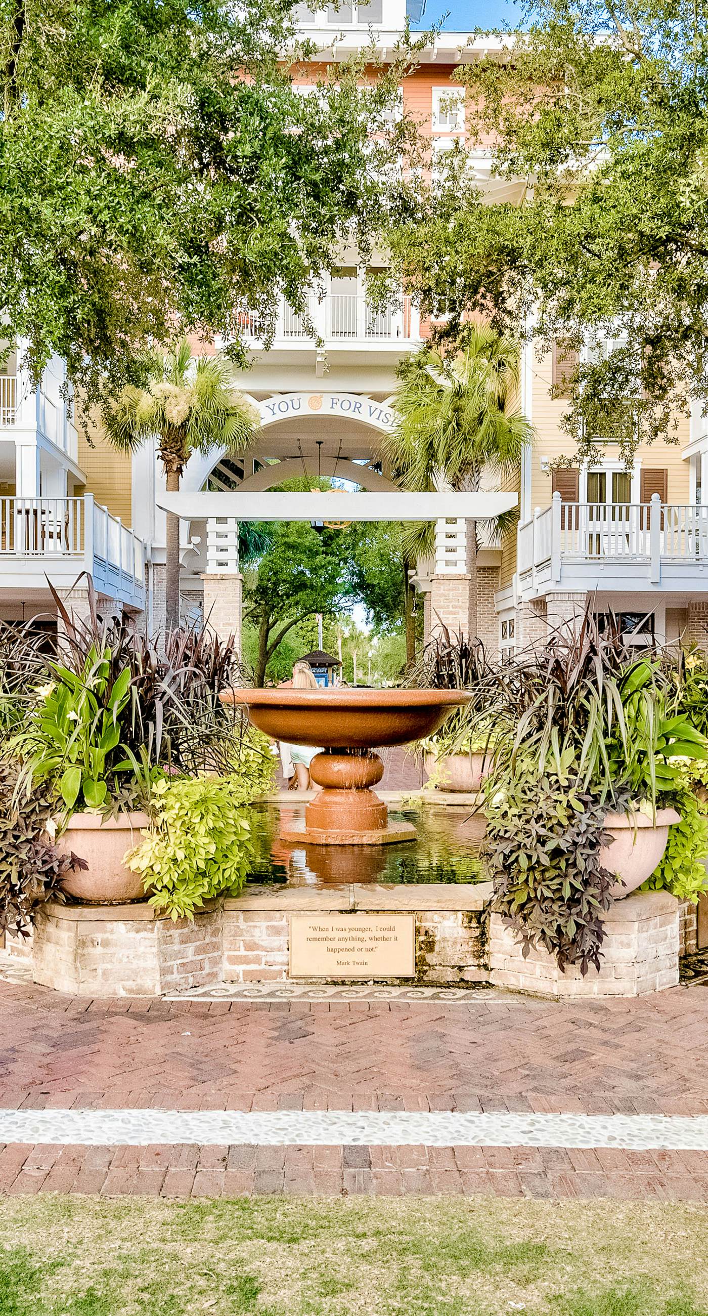 Pleasant studio at The Baytowne Wharf w/ shared pool, hot tub, shopping, & events