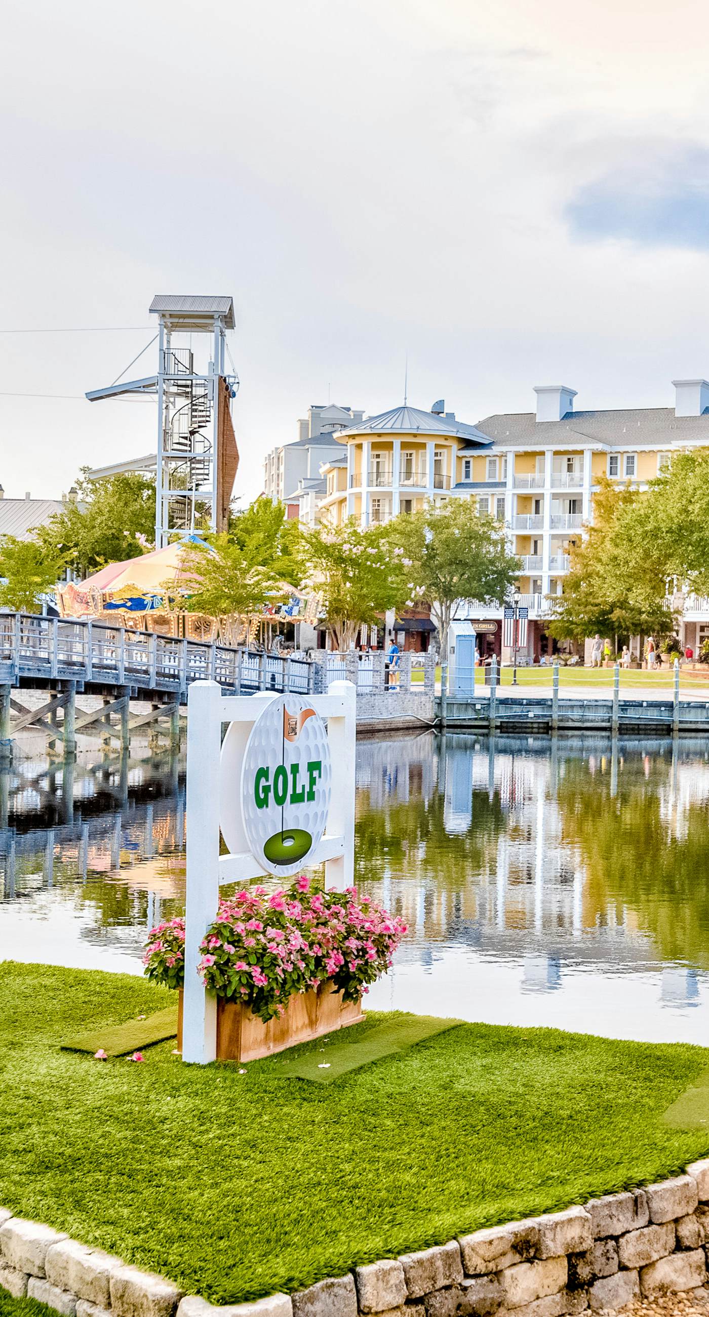 Pleasant studio at The Baytowne Wharf w/ shared pool, hot tub, shopping, & events