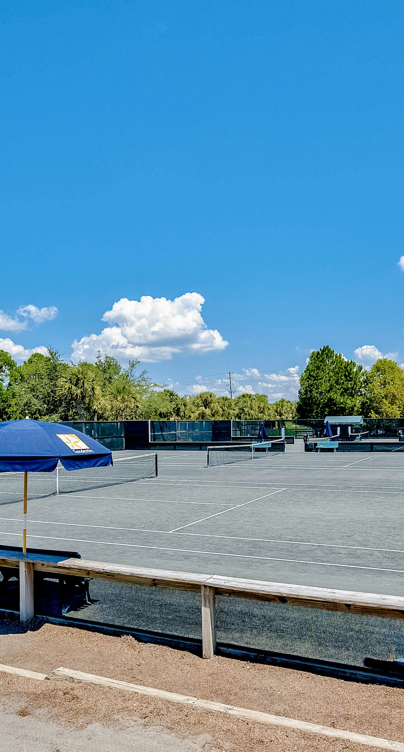 Pleasant studio at The Baytowne Wharf w/ shared pool, hot tub, shopping, & events