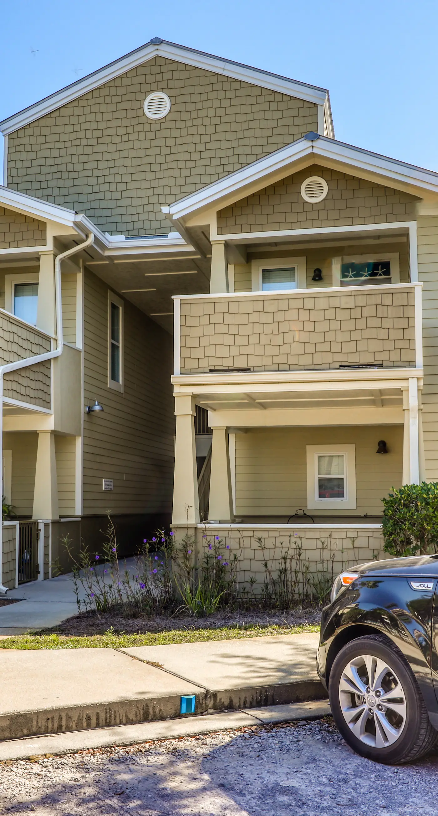 Dog-friendly coastal haven with premium beach perks & resort indulgence