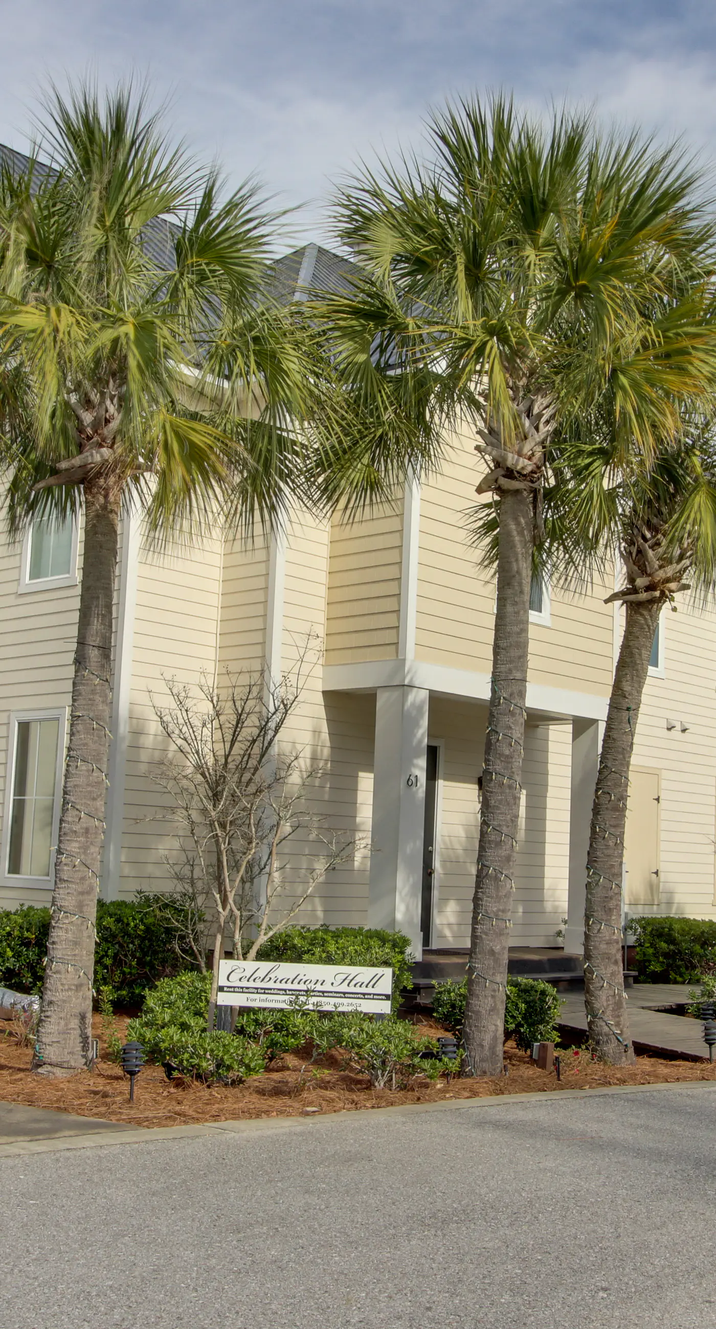 Dog-friendly coastal haven with premium beach perks & resort indulgence