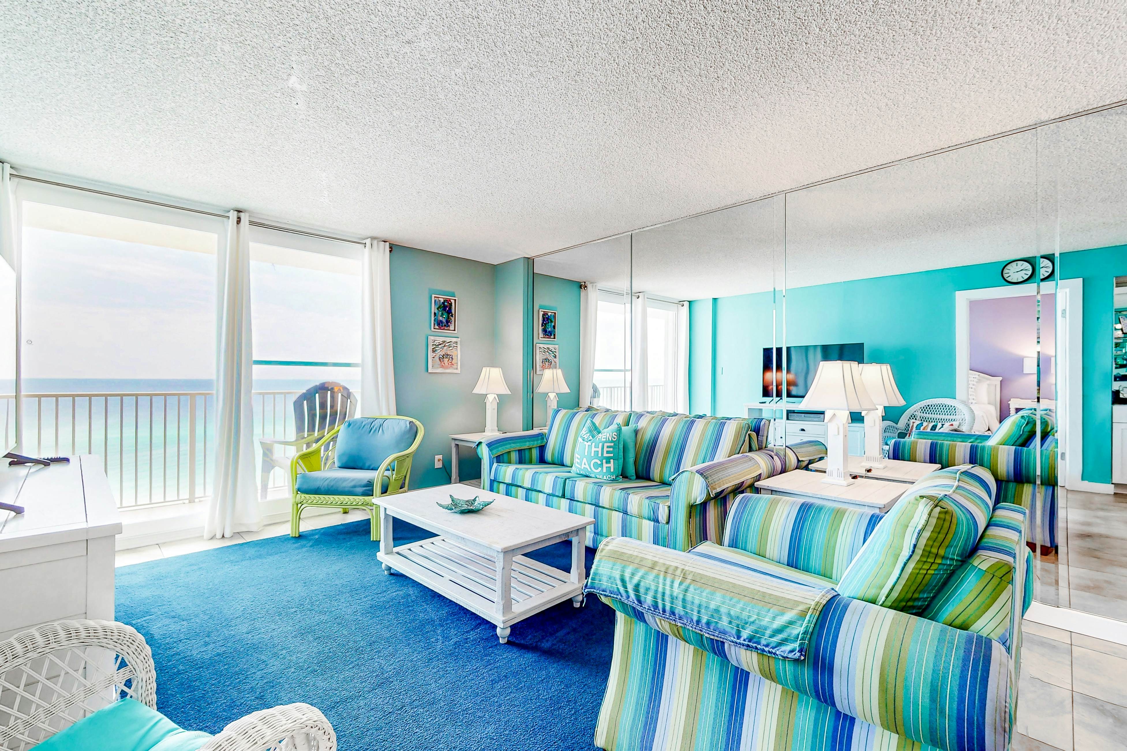 Beach front condo with washer&dryer, shared pool and beach access