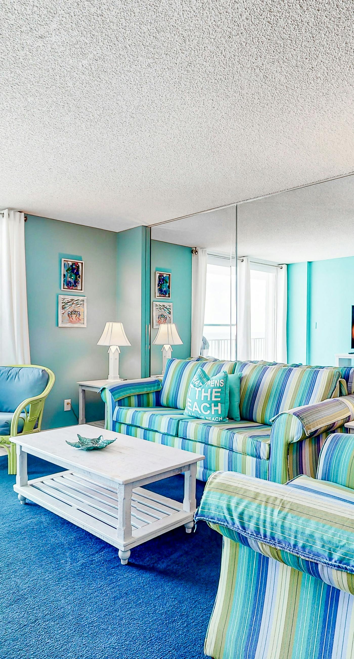 Beach front condo with washer&dryer, shared pool and beach access