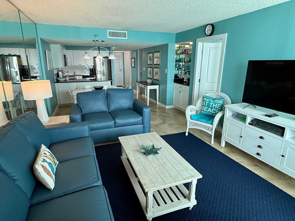 Beach front condo with washer&dryer, shared pool and beach access