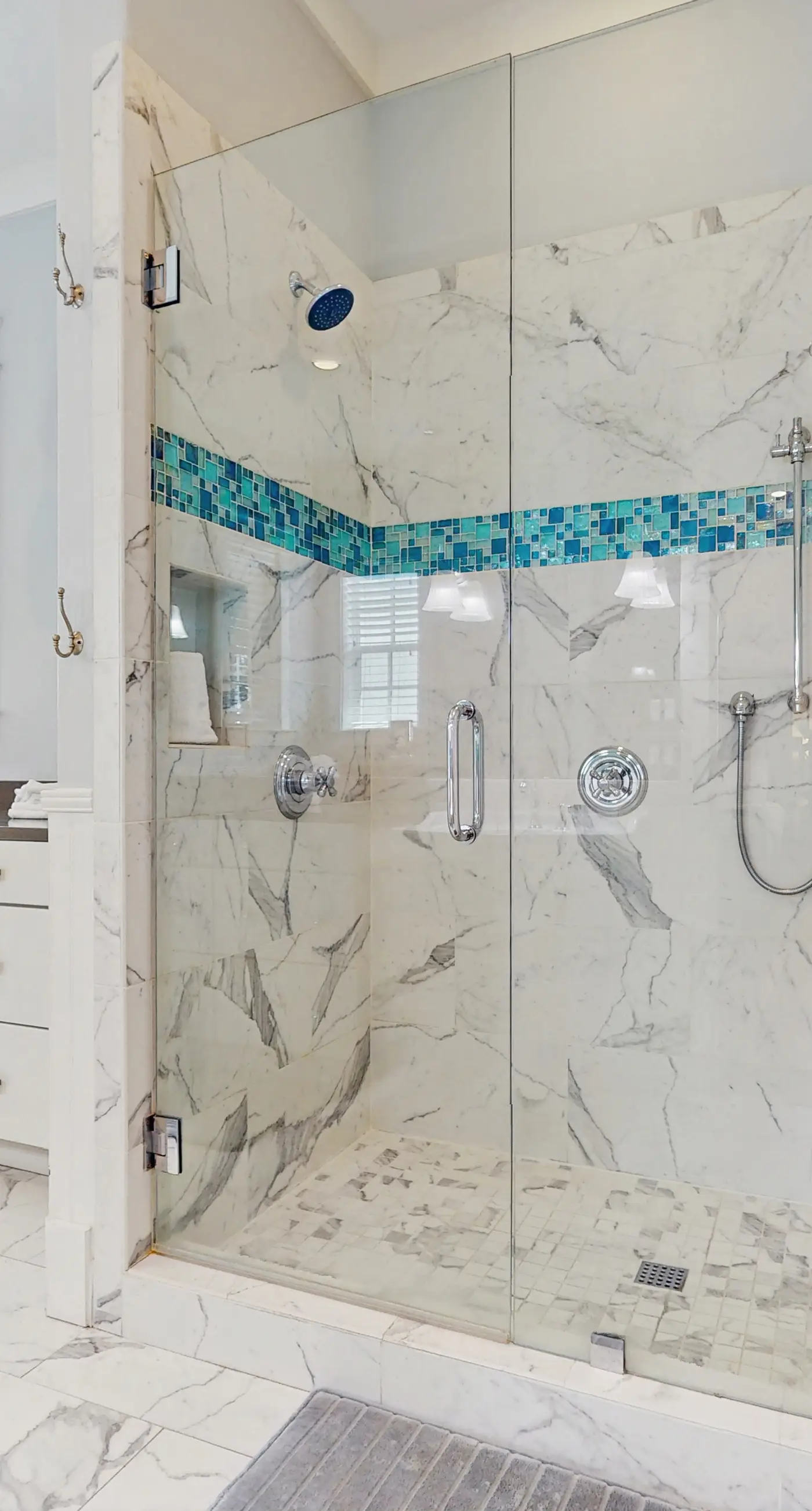 Scenic beachside retreat with abundant space and smooth access to the shore