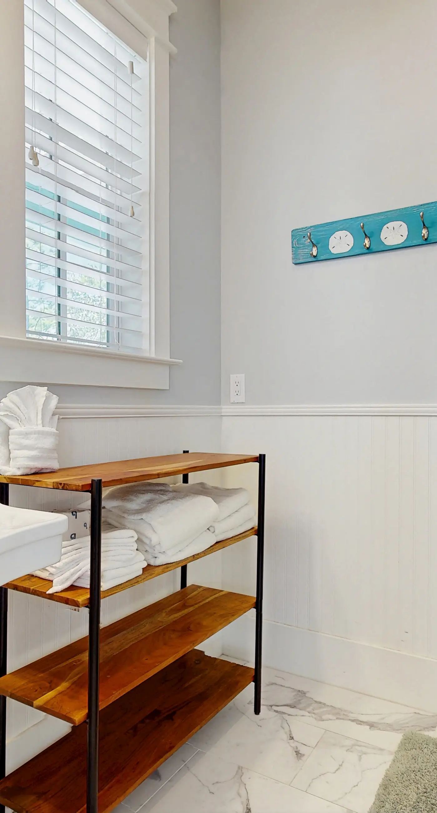 Scenic beachside retreat with abundant space and smooth access to the shore