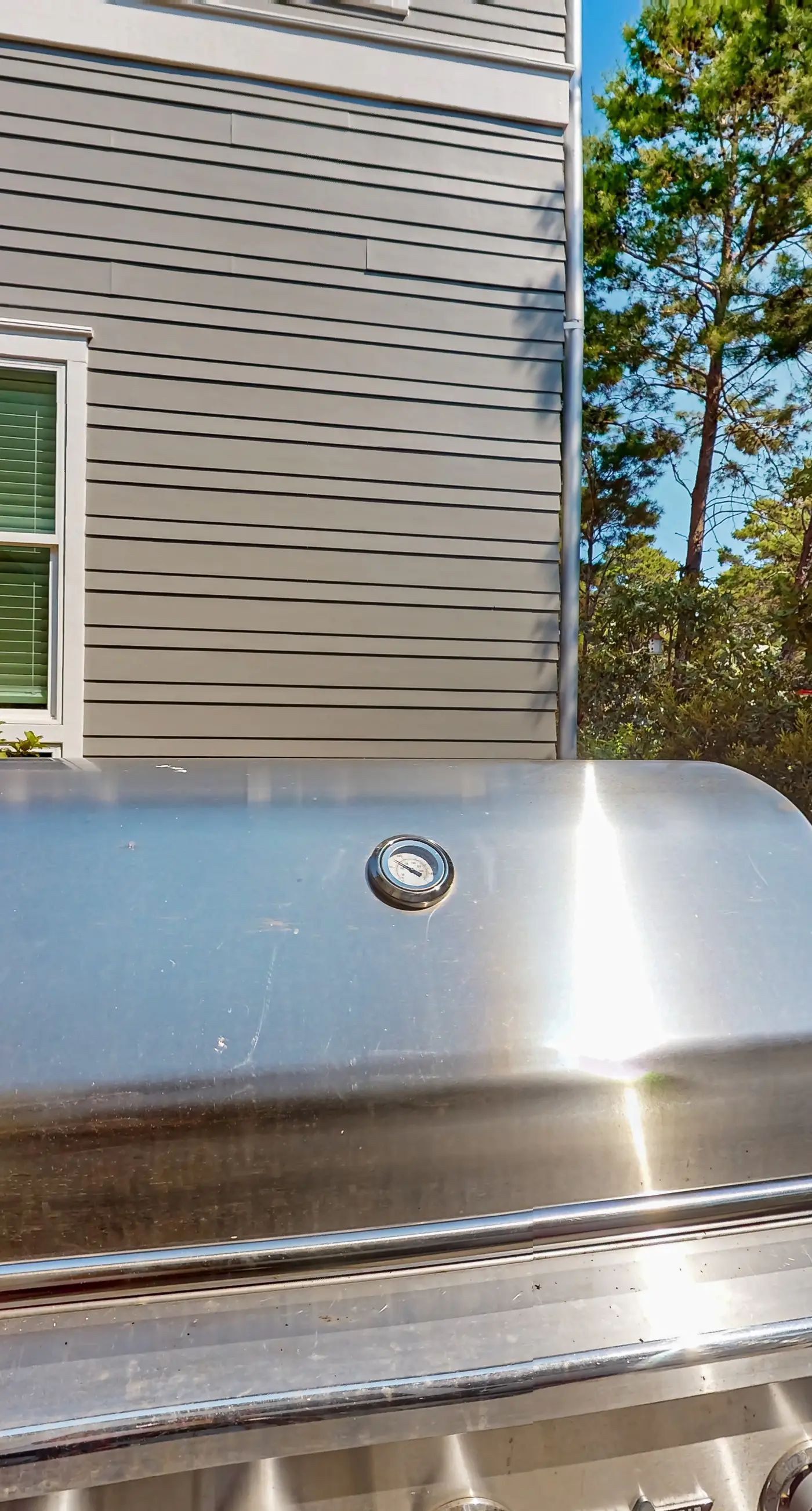 Scenic beachside retreat with abundant space and smooth access to the shore