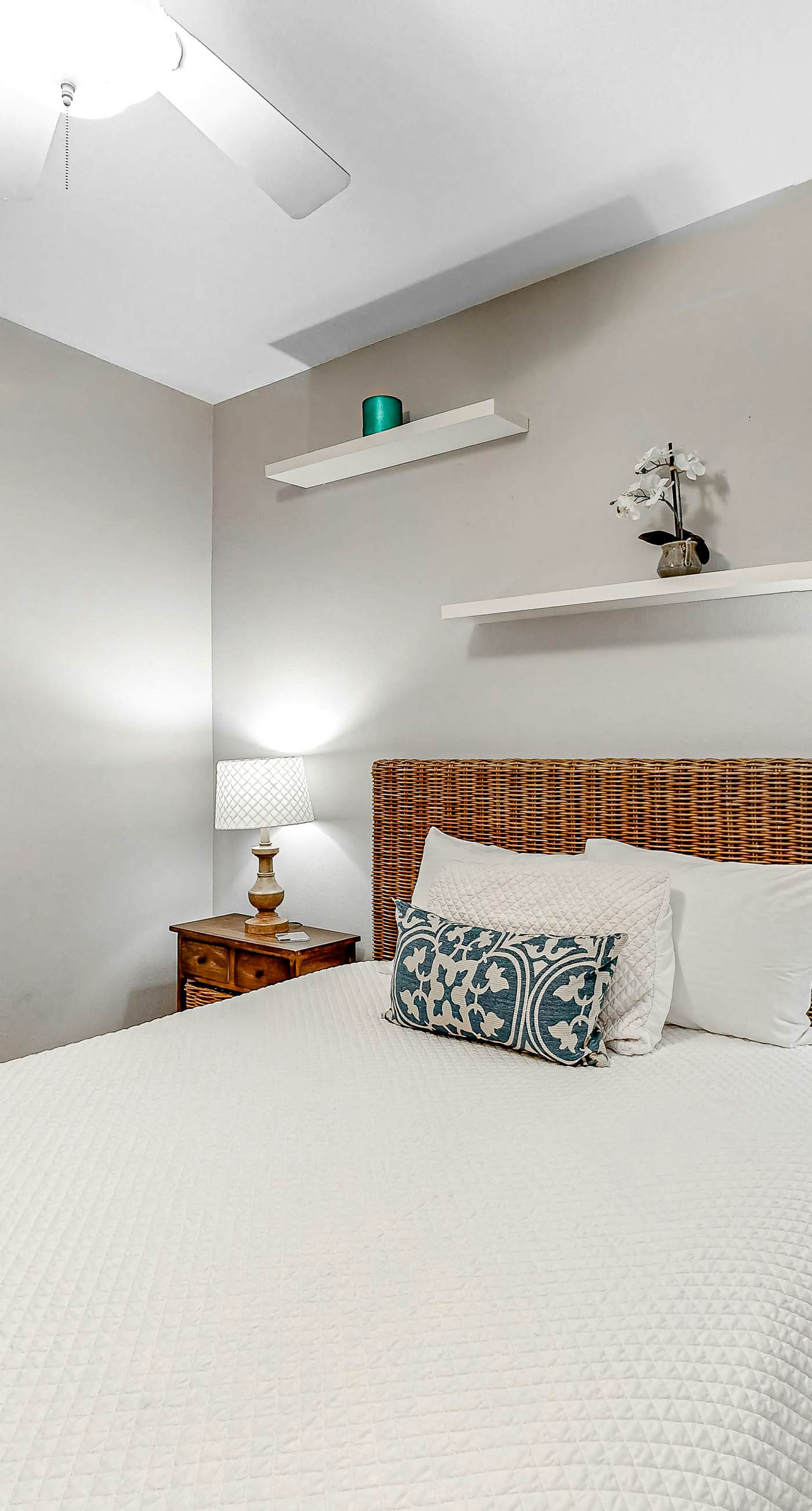 Cute, roomy condo with fast WiFi, AC, balcony, pool, & heated toilet seats