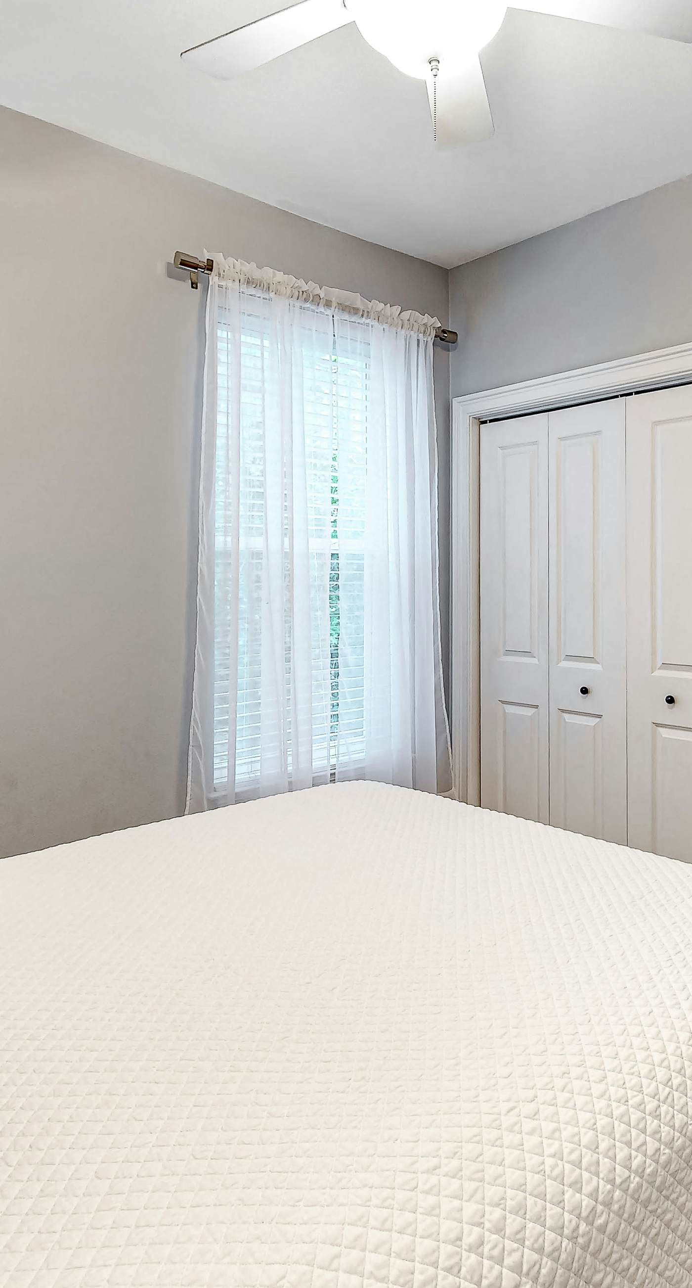 Cute, roomy condo with fast WiFi, AC, balcony, pool, & heated toilet seats