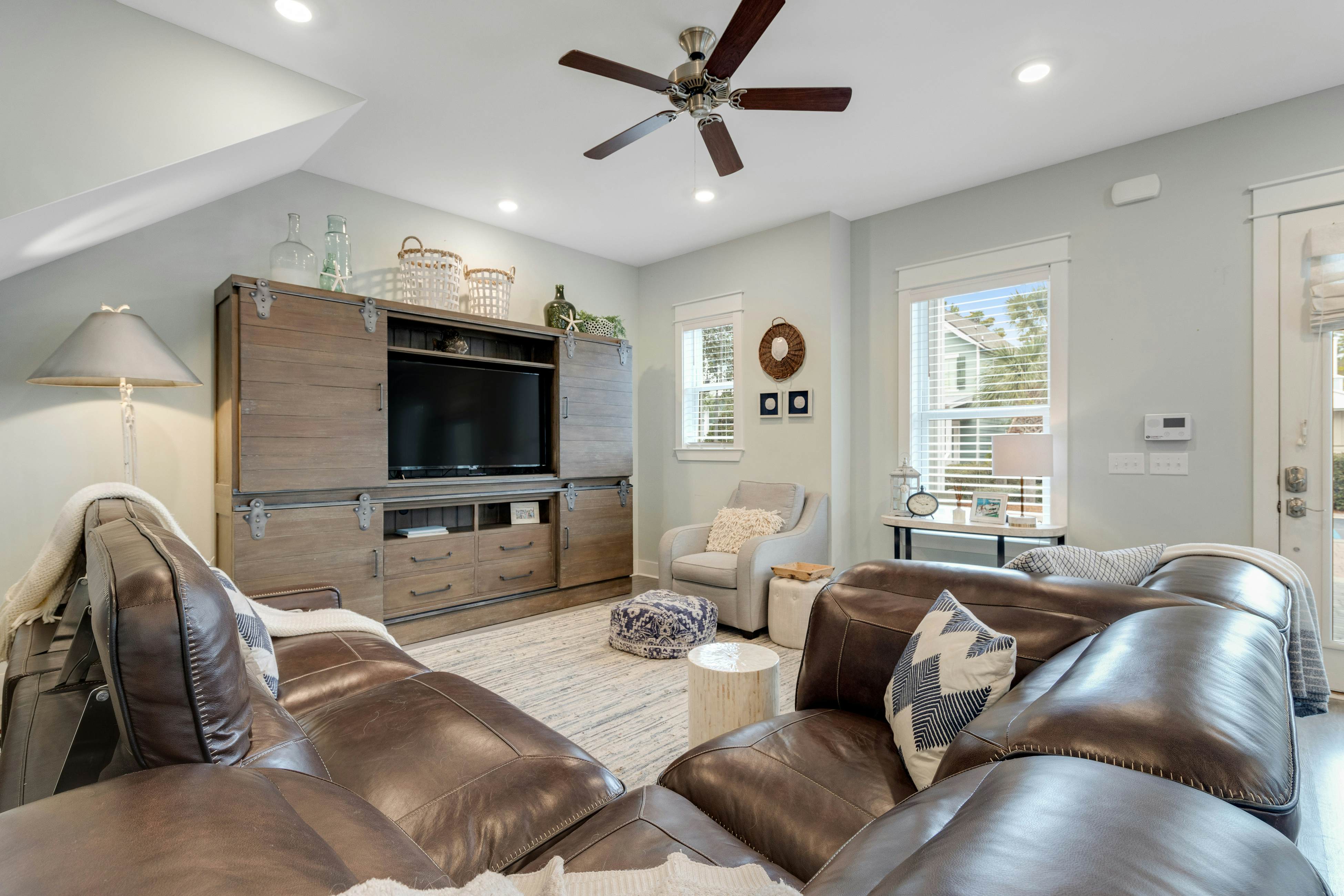 Classic beach home with shared pool access, WiFi, and central air conditioning