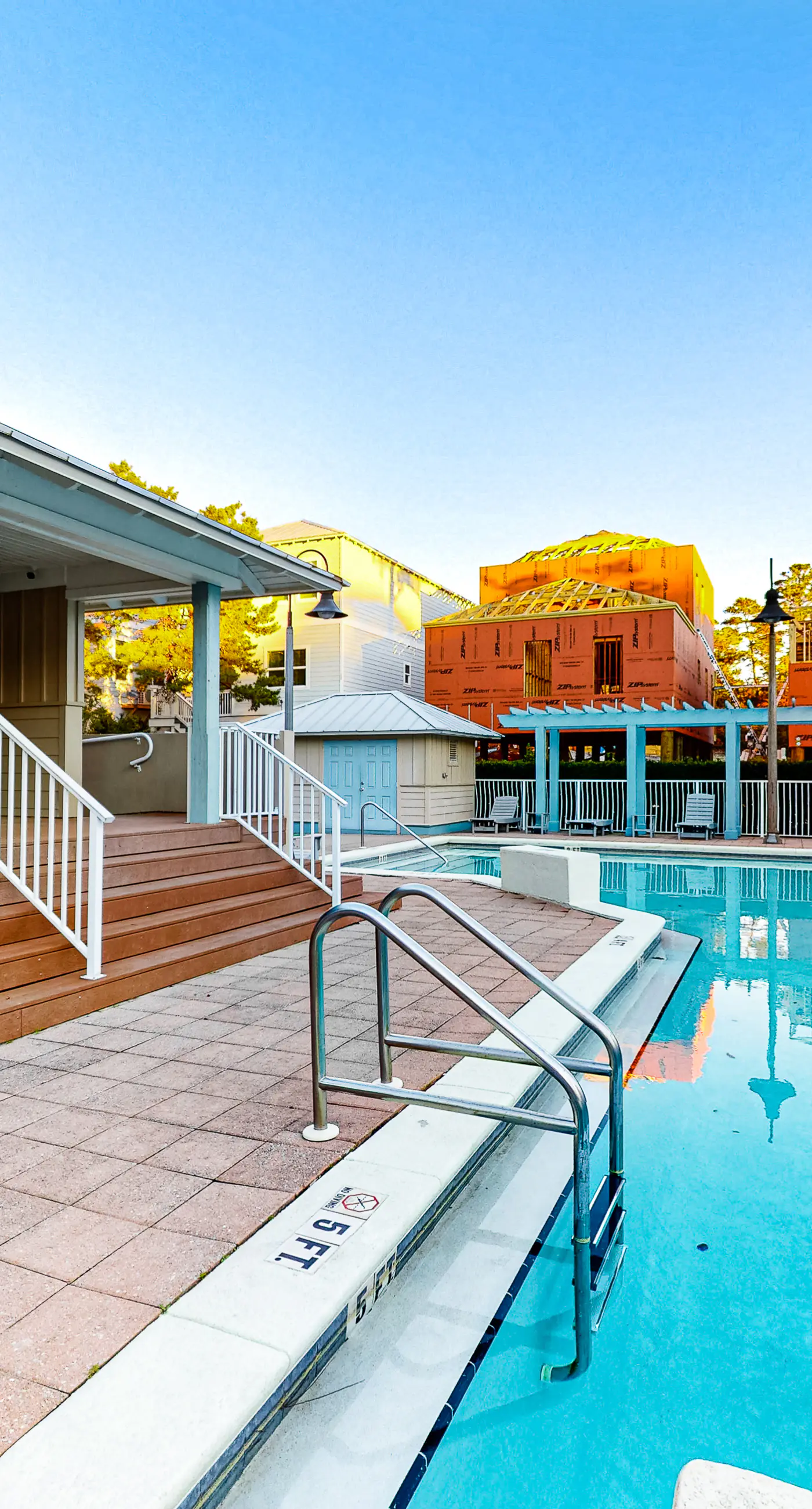 Classic beach home with shared pool access, WiFi, and central air conditioning