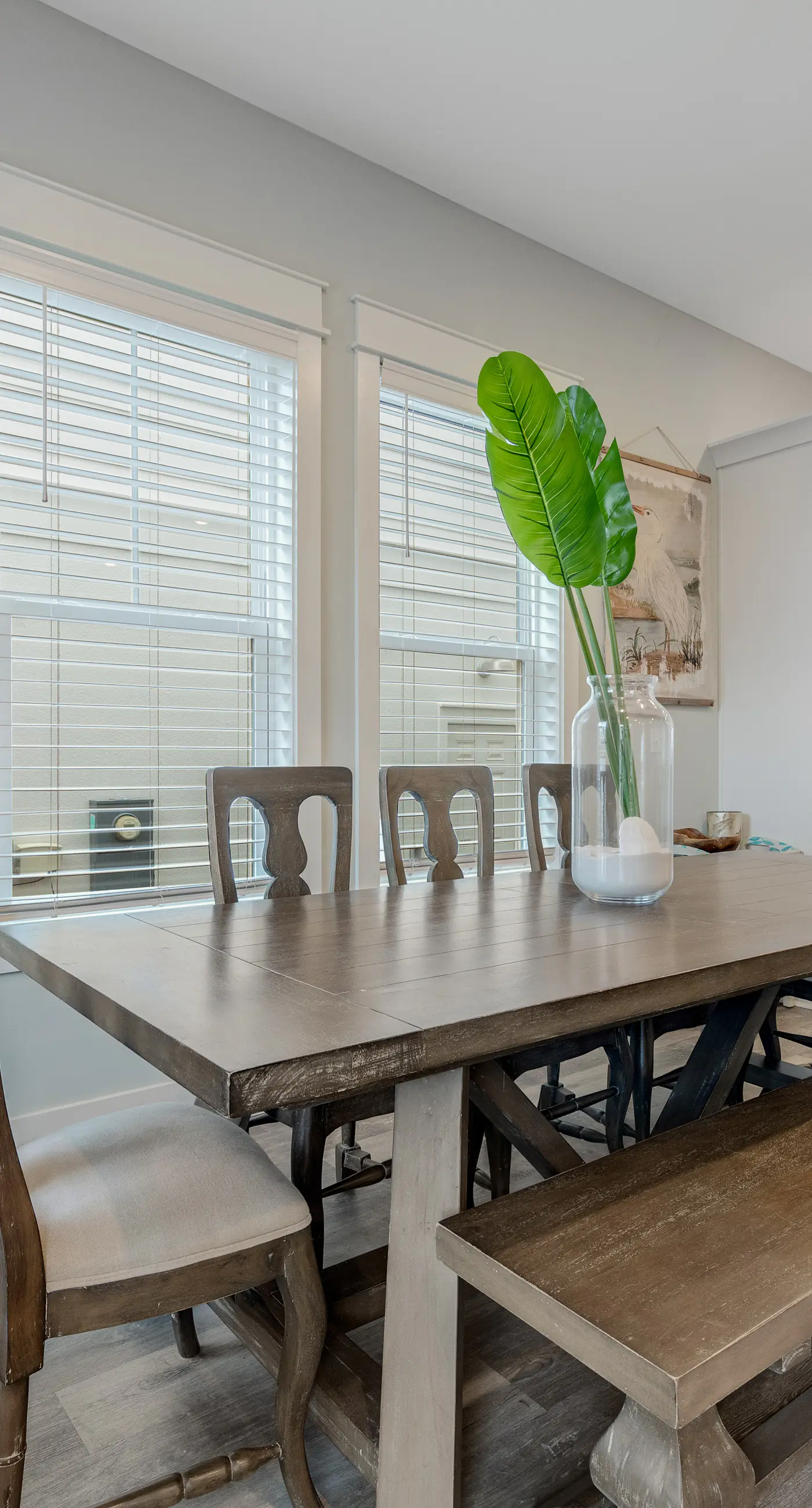 Classic beach home with shared pool access, WiFi, and central air conditioning