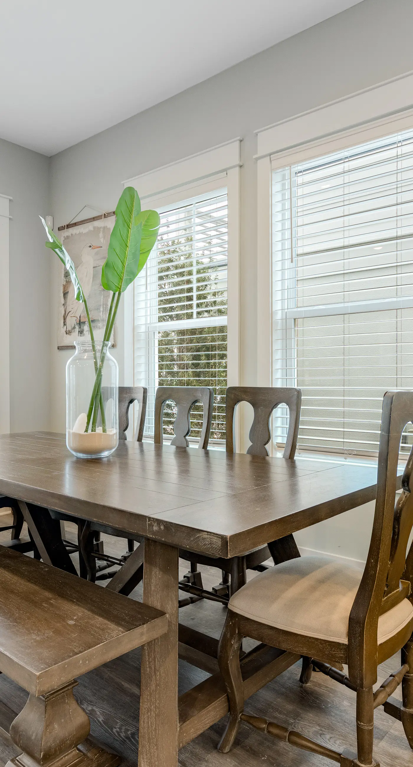 Classic beach home with shared pool access, WiFi, and central air conditioning