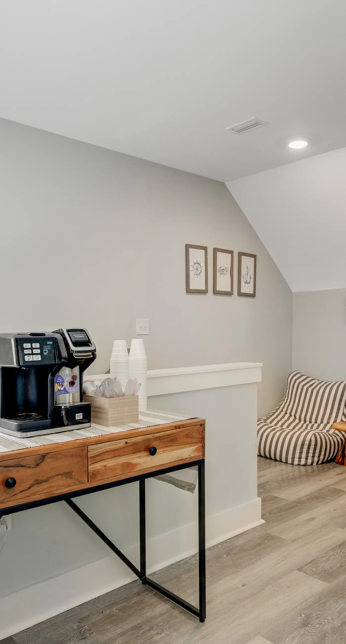 Classic beach home with shared pool access, WiFi, and central air conditioning