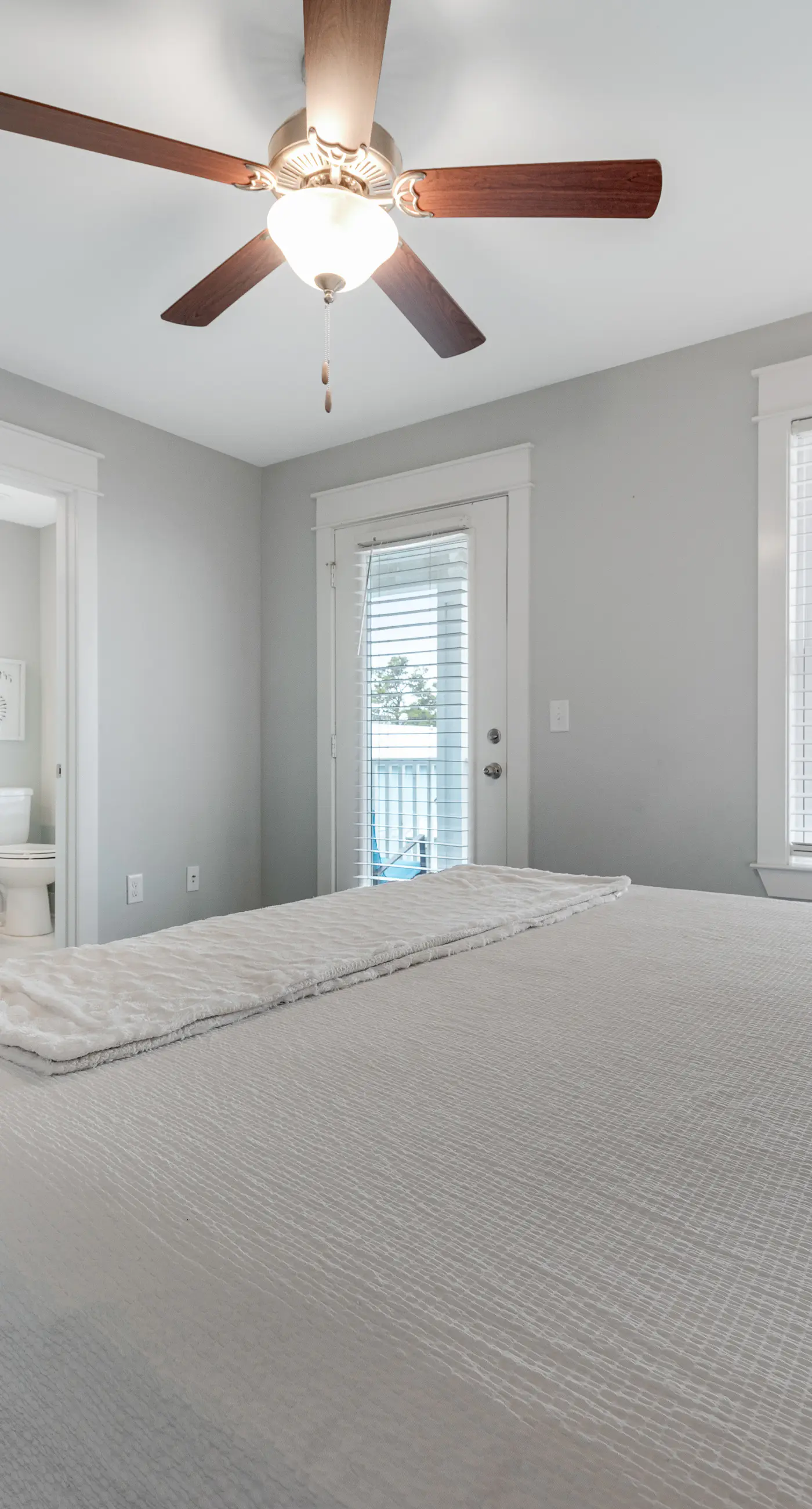 Classic beach home with shared pool access, WiFi, and central air conditioning