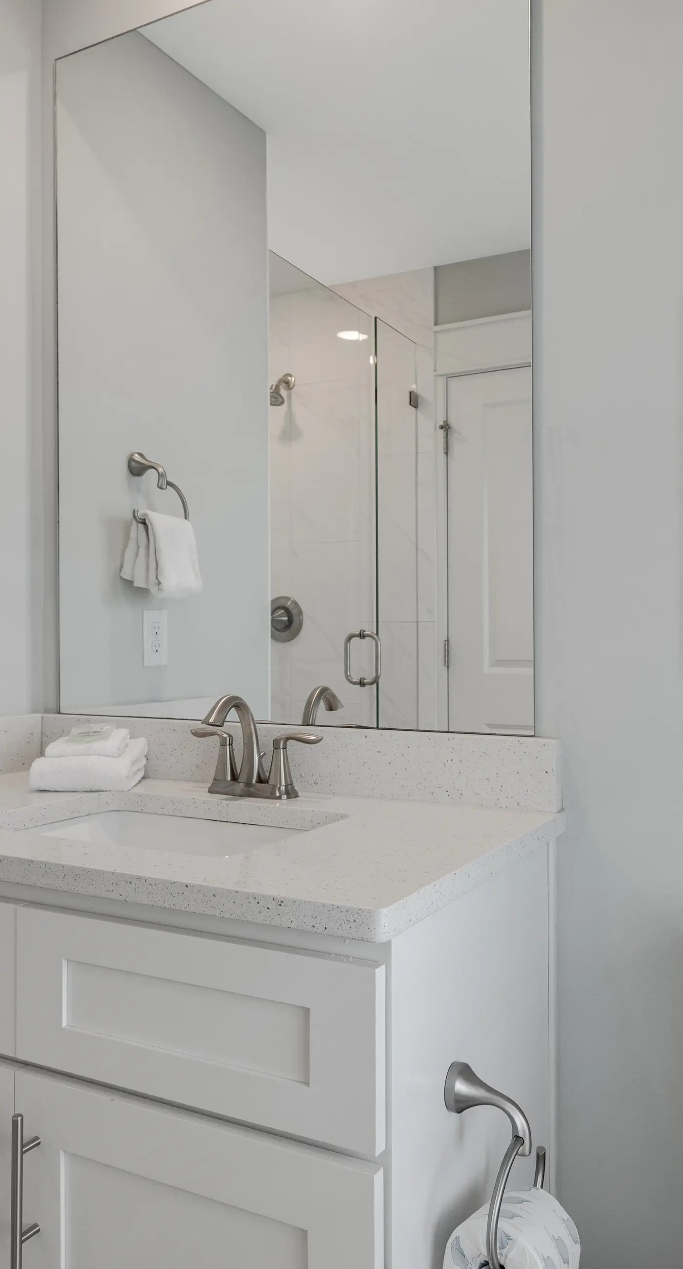 Classic beach home with shared pool access, WiFi, and central air conditioning
