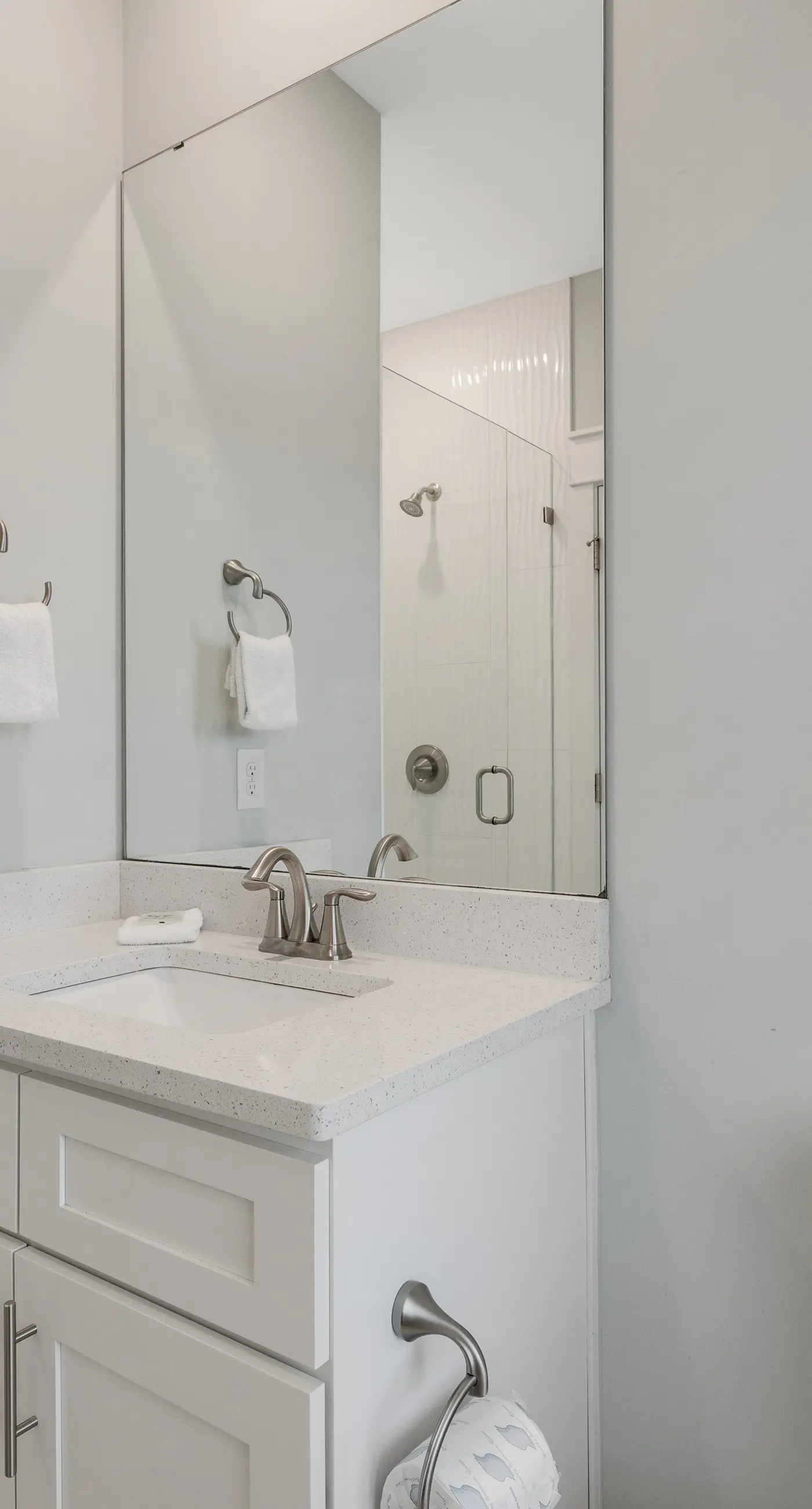 Classic beach home with shared pool access, WiFi, and central air conditioning