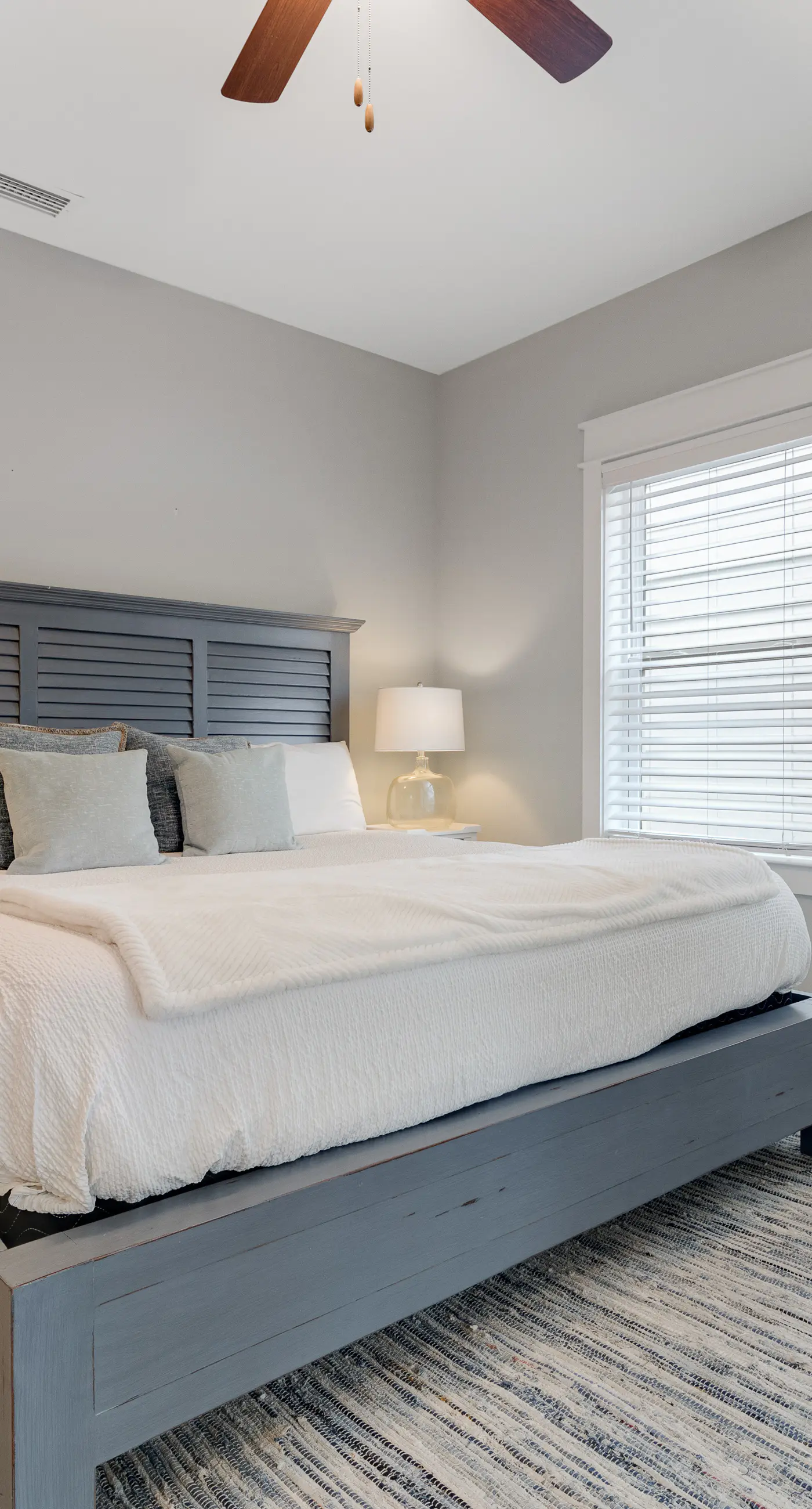 Classic beach home with shared pool access, WiFi, and central air conditioning