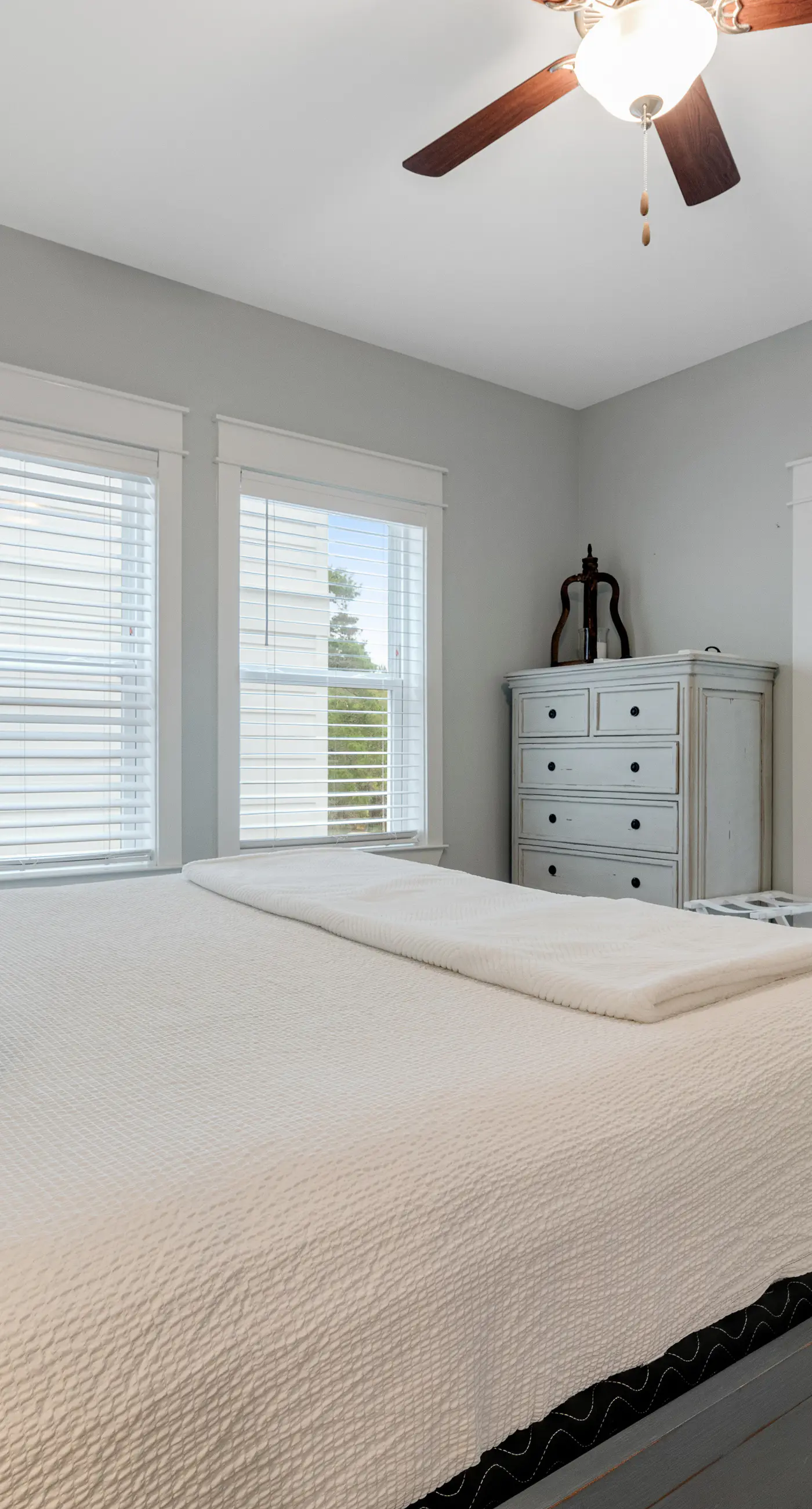 Classic beach home with shared pool access, WiFi, and central air conditioning