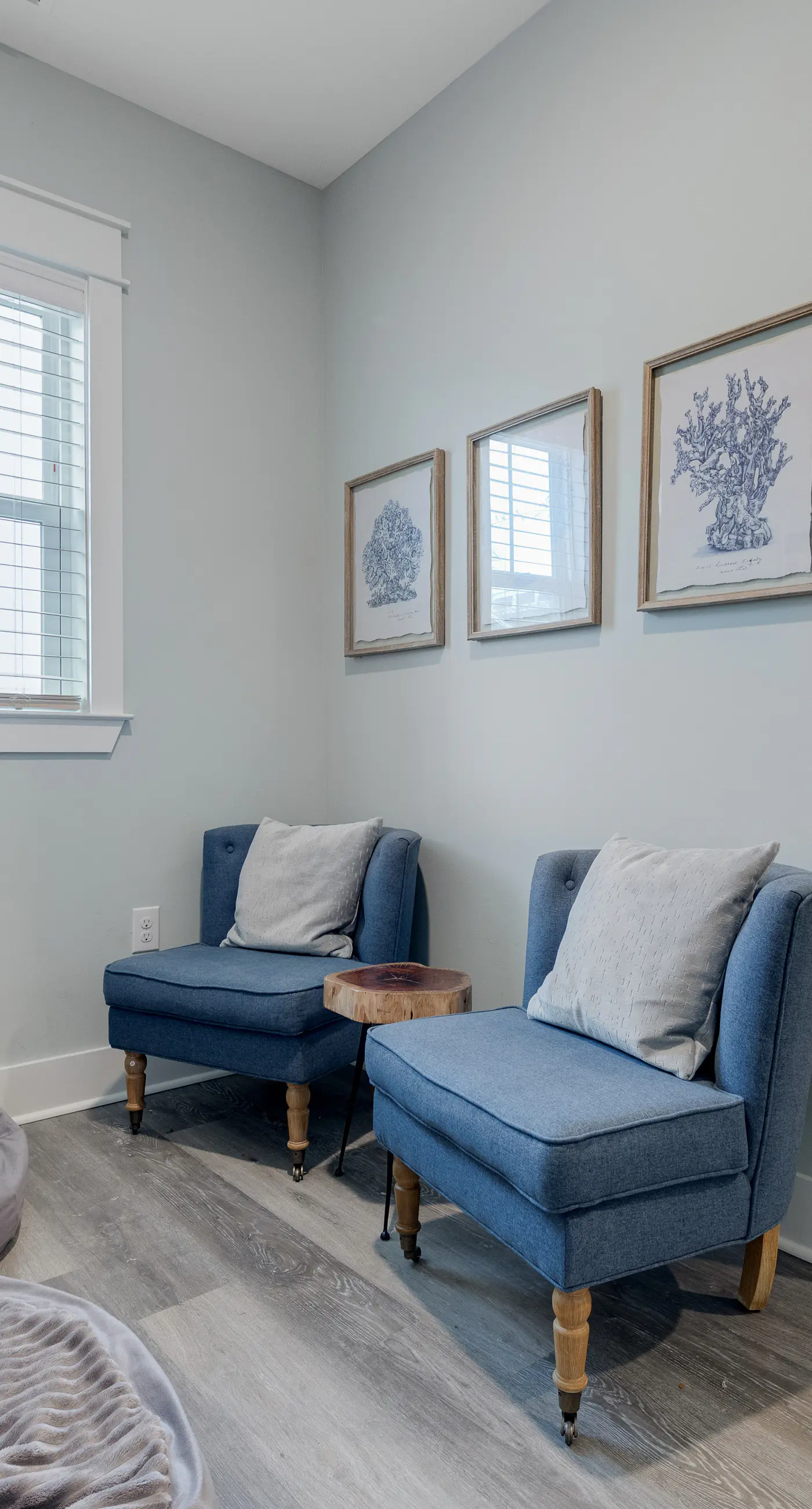 Classic beach home with shared pool access, WiFi, and central air conditioning