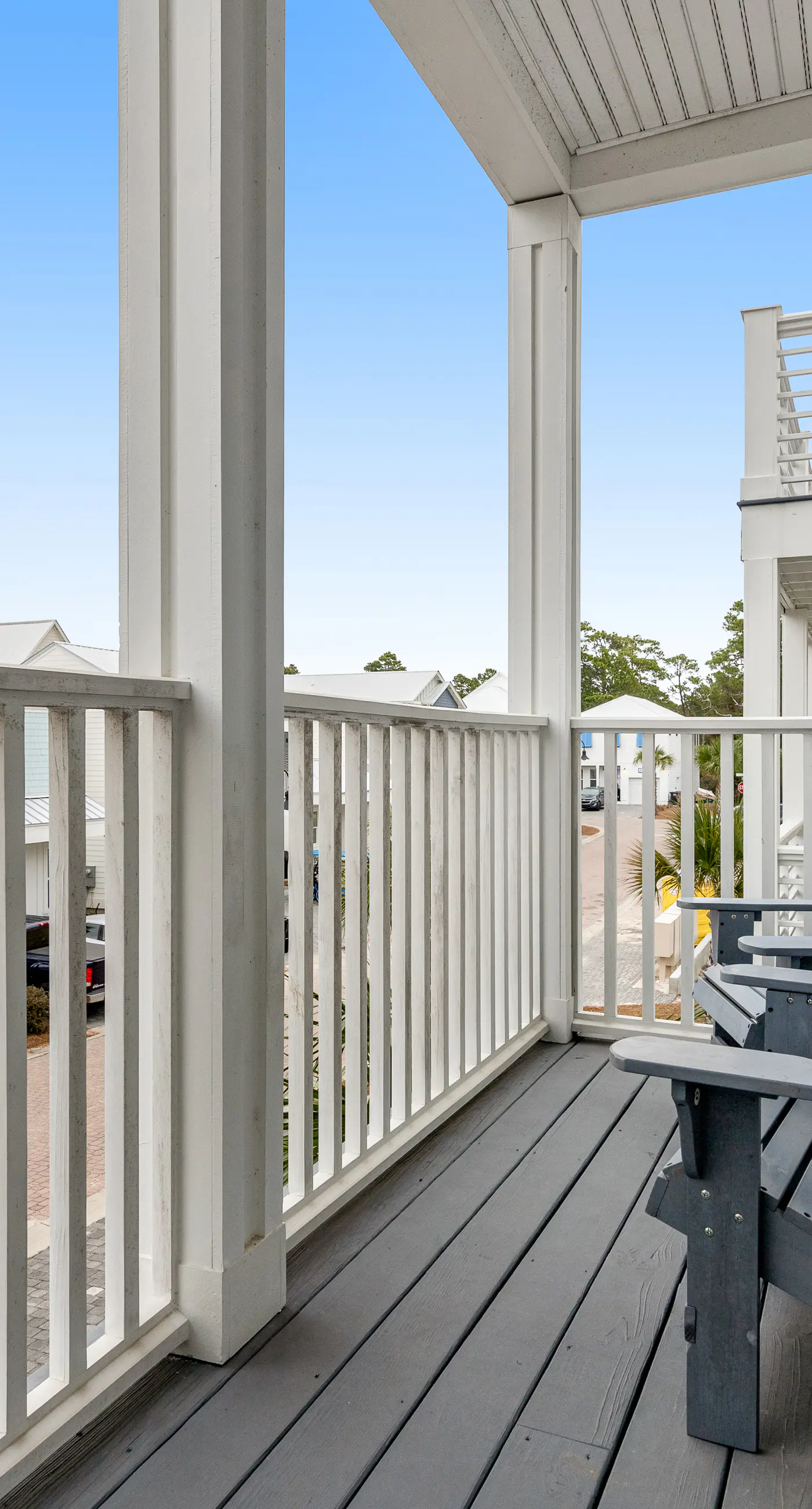 Classic beach home with shared pool access, WiFi, and central air conditioning