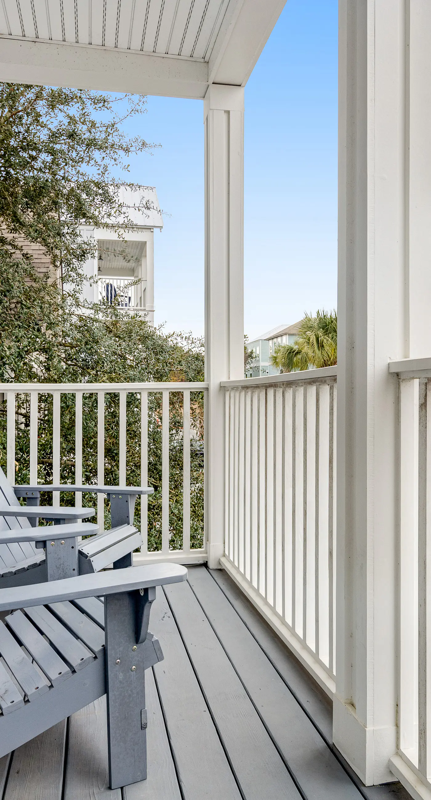 Classic beach home with shared pool access, WiFi, and central air conditioning