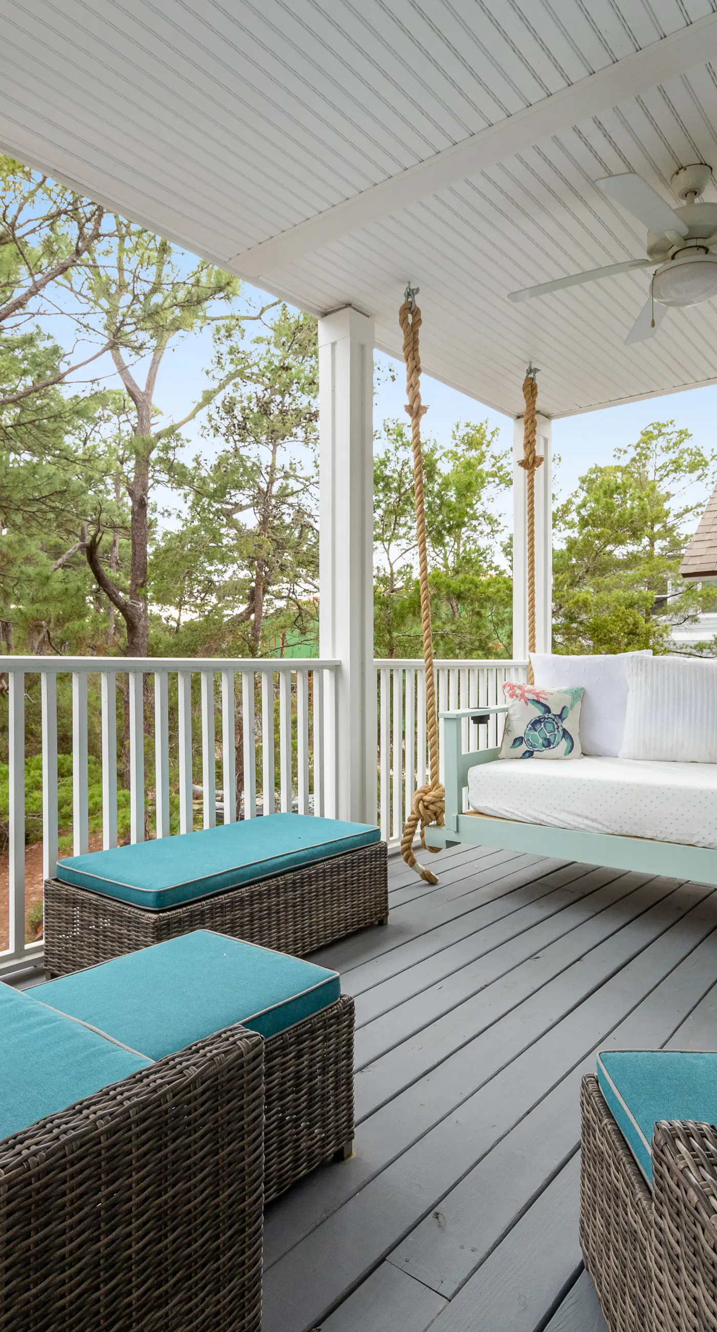 Classic beach home with shared pool access, WiFi, and central air conditioning