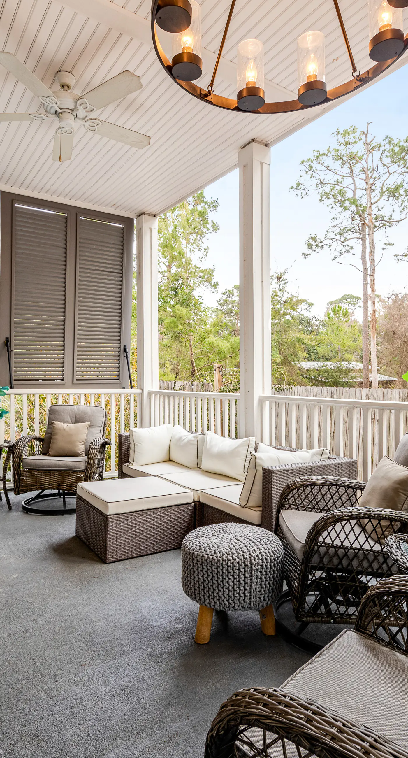 Classic beach home with shared pool access, WiFi, and central air conditioning