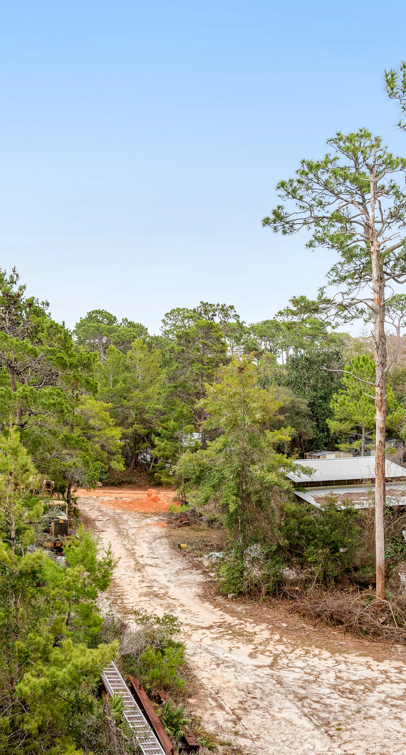 Classic beach home with shared pool access, WiFi, and central air conditioning