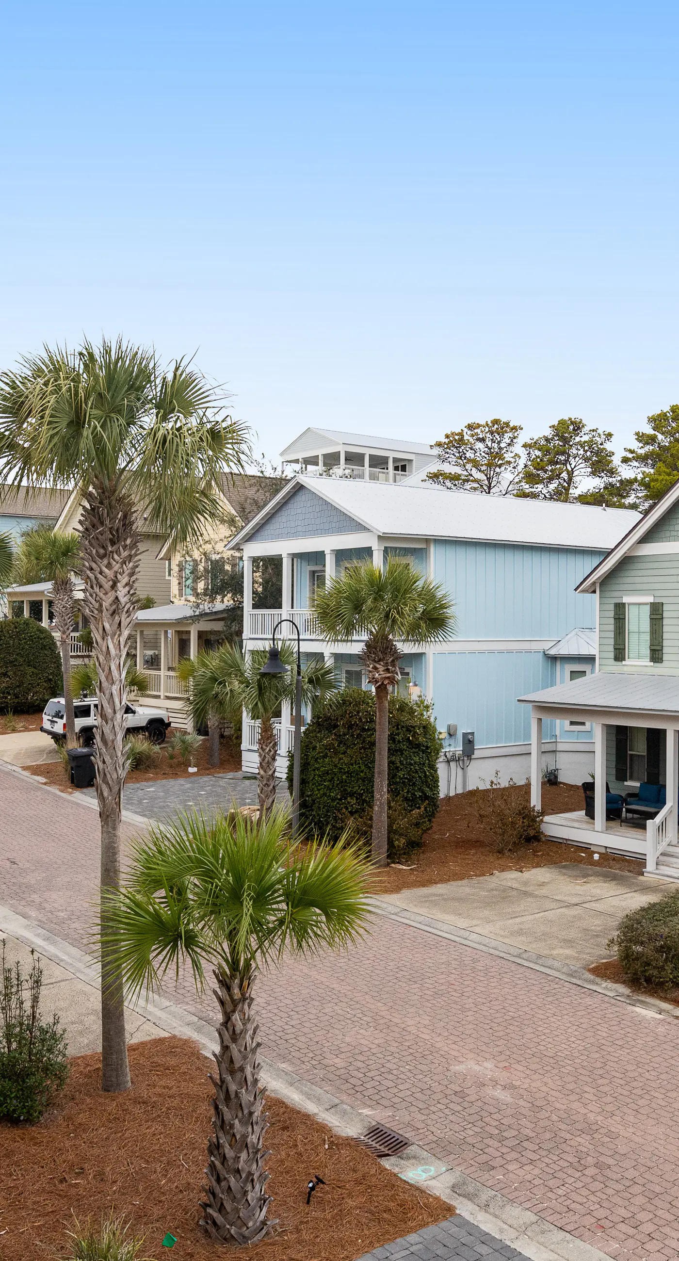 Classic beach home with shared pool access, WiFi, and central air conditioning