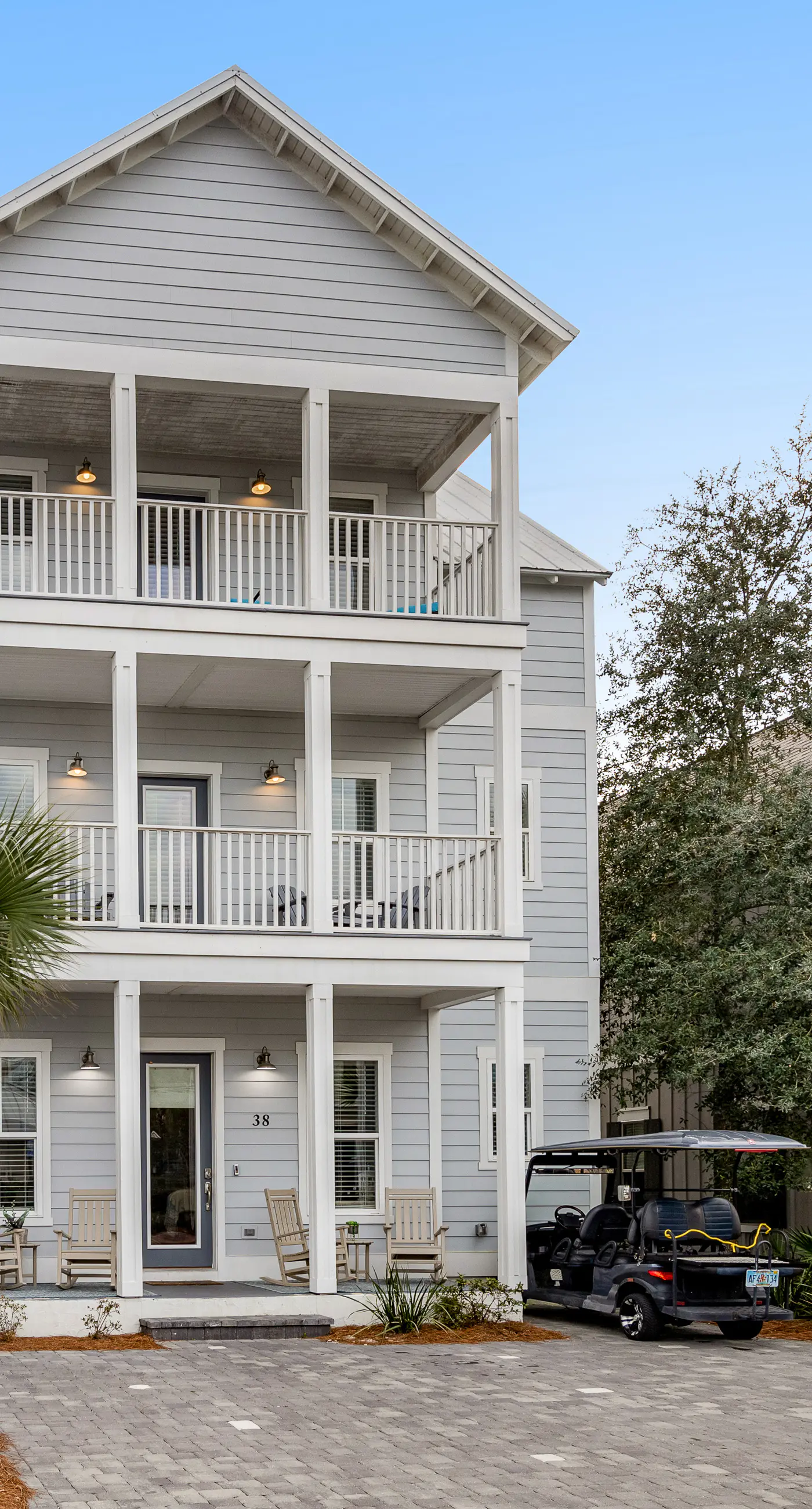 Classic beach home with shared pool access, WiFi, and central air conditioning