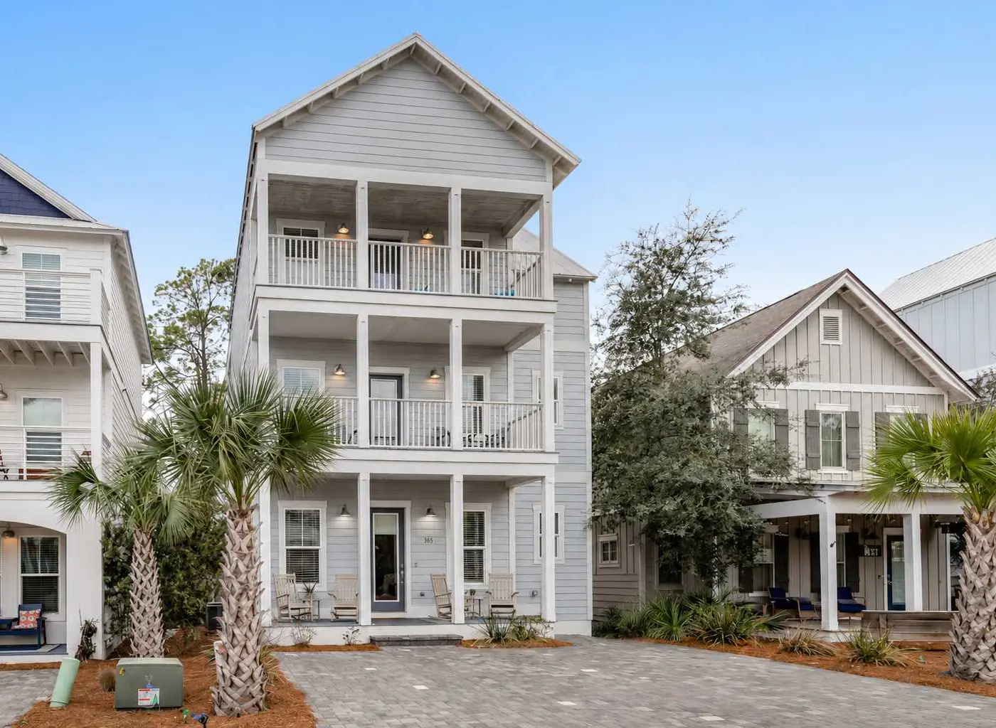 Classic beach home with shared pool access, WiFi, and central air conditioning