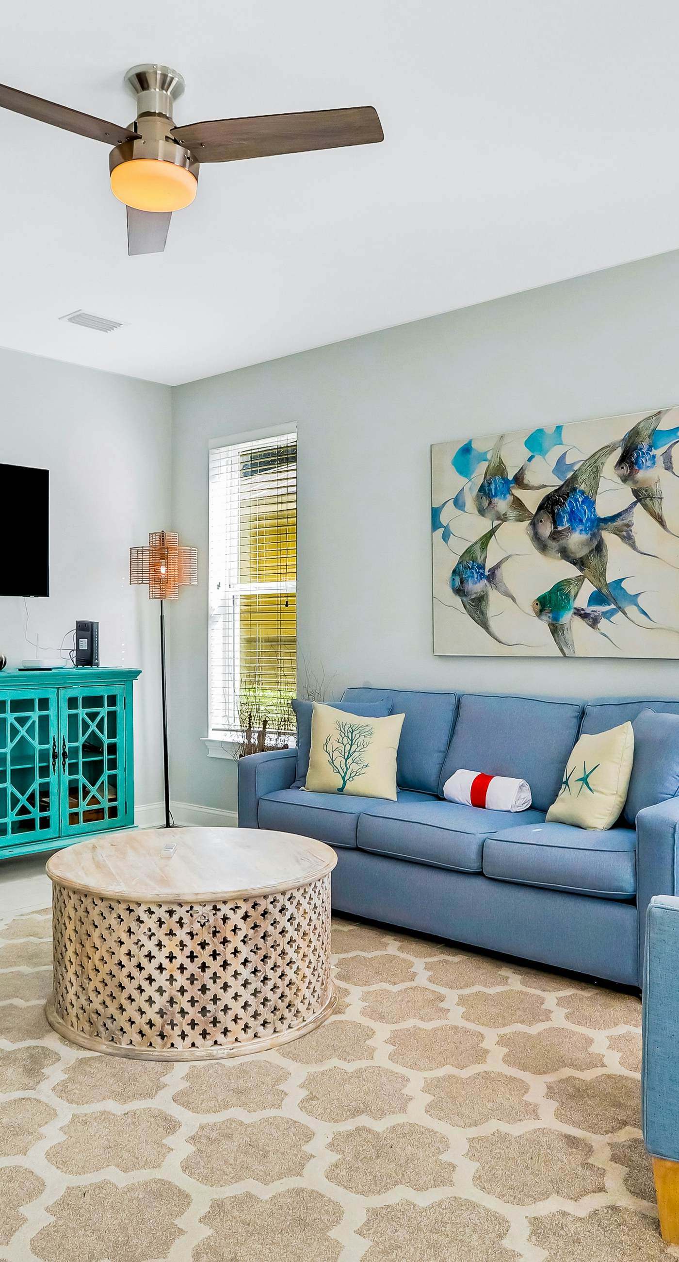 Condo near the beach with outdoor pool, BBQ, washer/dryer, streaming, central AC