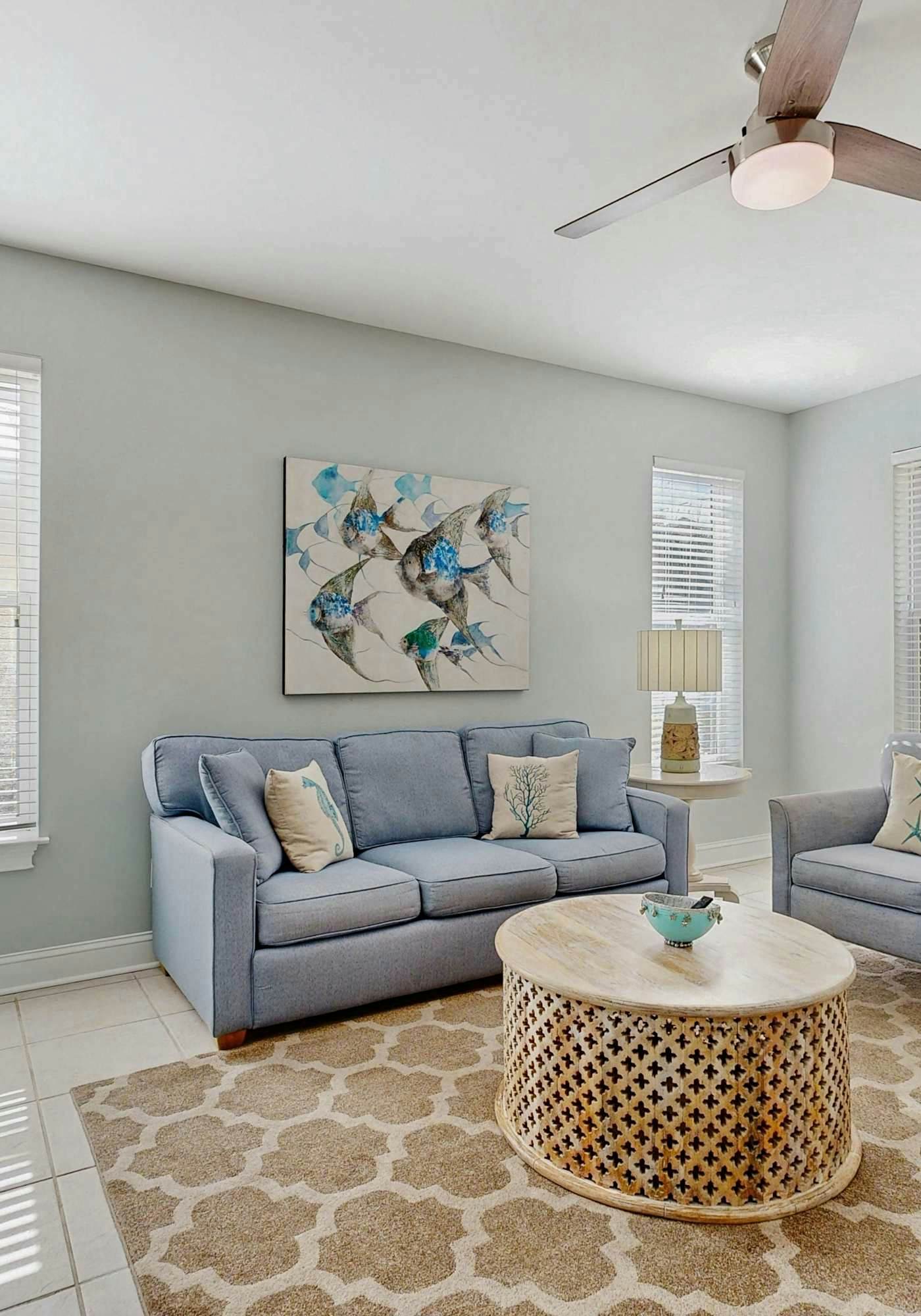 Condo near the beach with outdoor pool, BBQ, washer/dryer, streaming, central AC