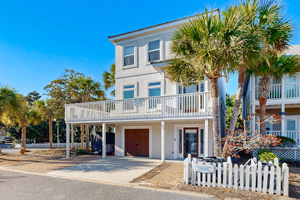 Spacious & sun-filled  retreat with pool, patio, & W/D - short walk to the beach