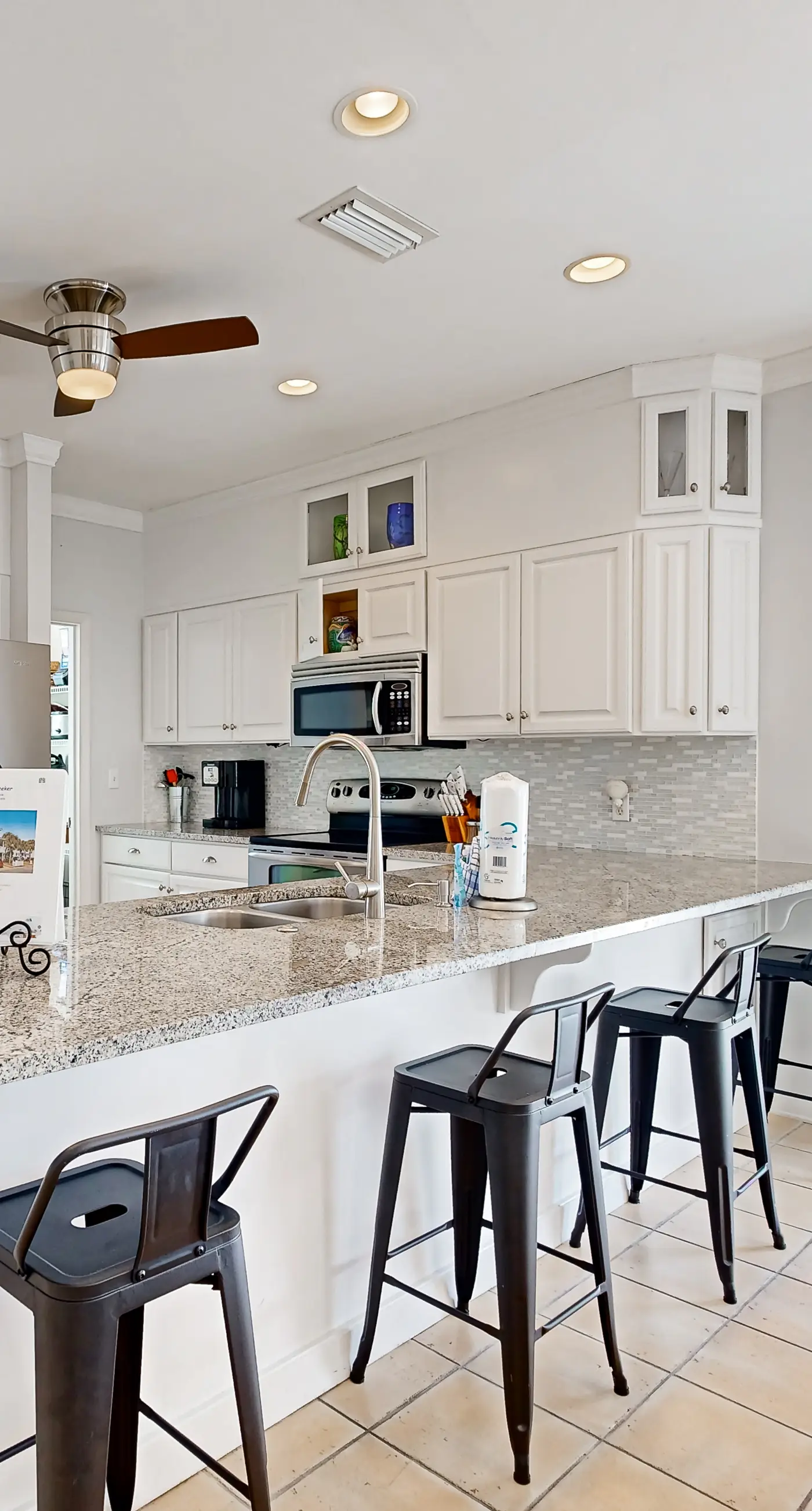 Spacious & sun-filled  retreat with pool, patio, & W/D - short walk to the beach