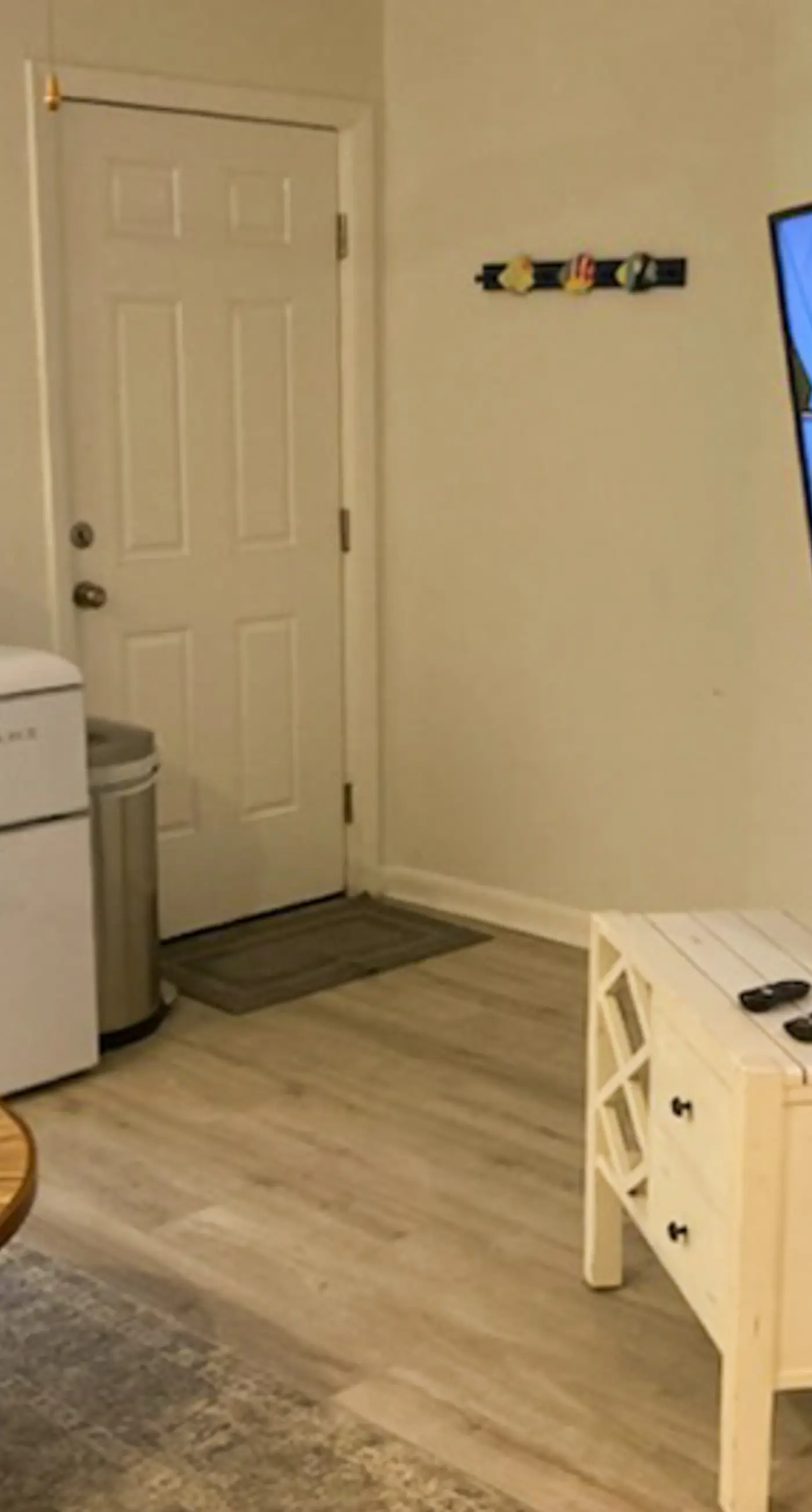 Spacious & sun-filled  retreat with pool, patio, & W/D - short walk to the beach