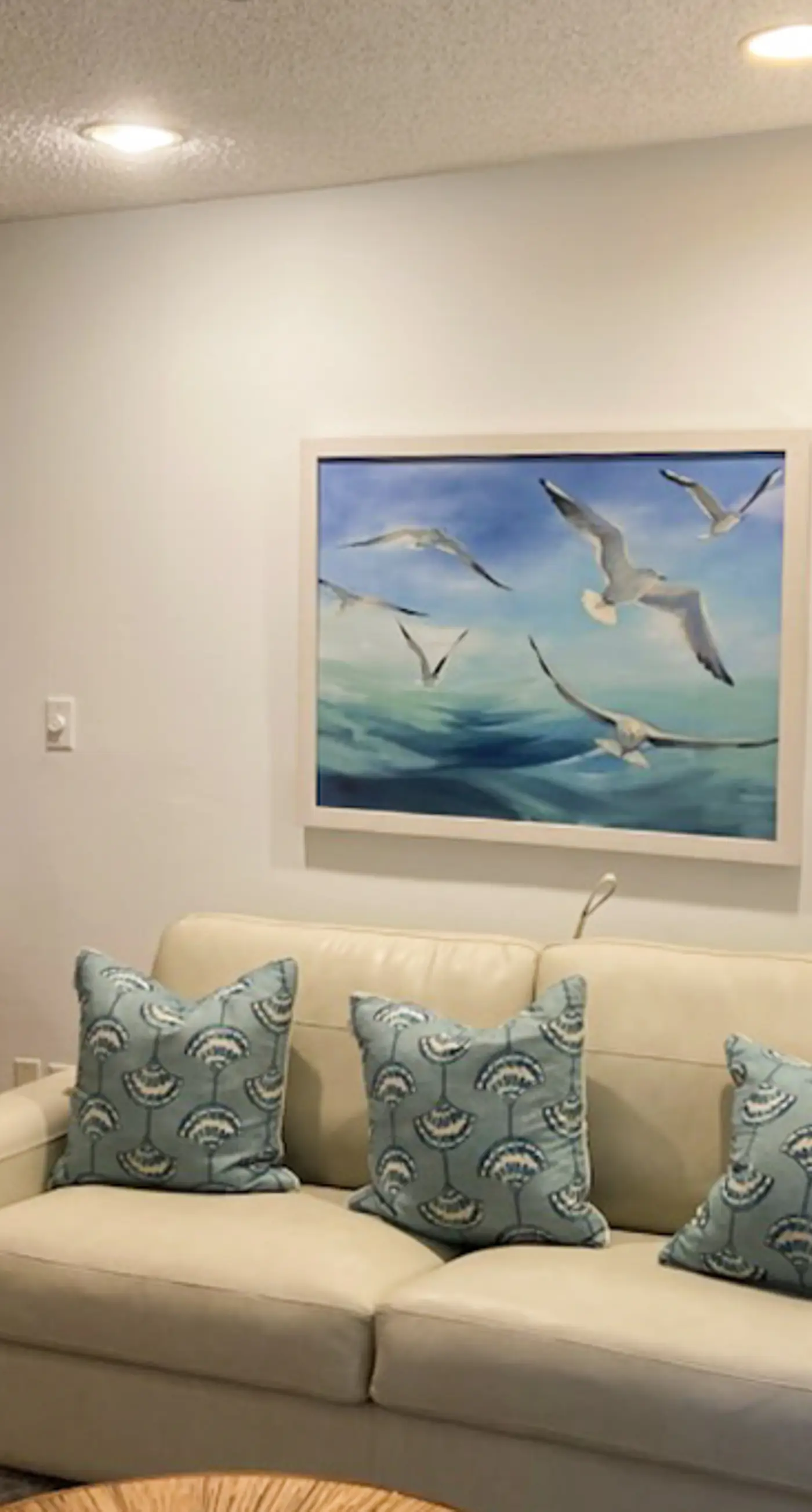 Spacious & sun-filled  retreat with pool, patio, & W/D - short walk to the beach