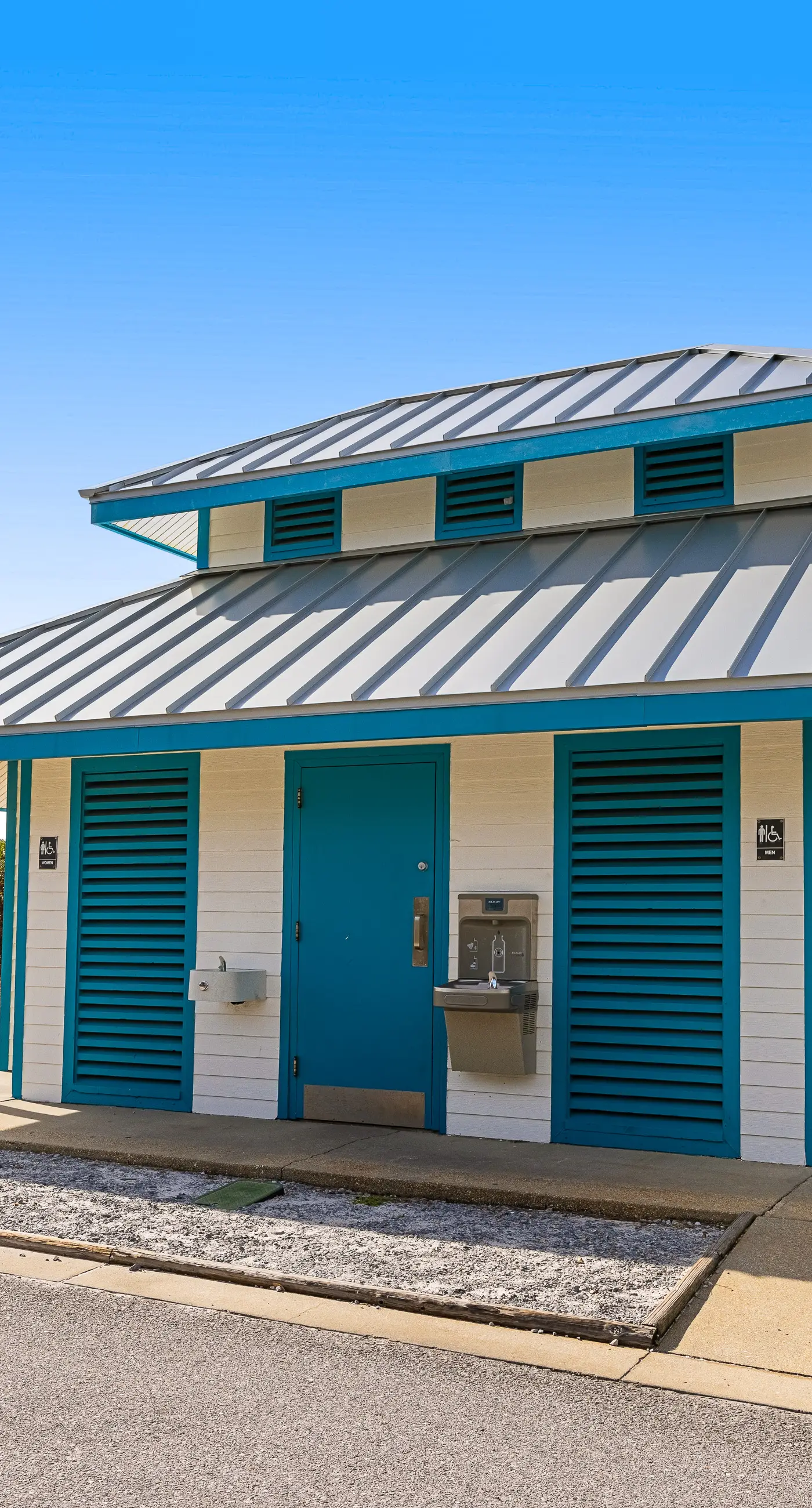 Spacious & sun-filled  retreat with pool, patio, & W/D - short walk to the beach