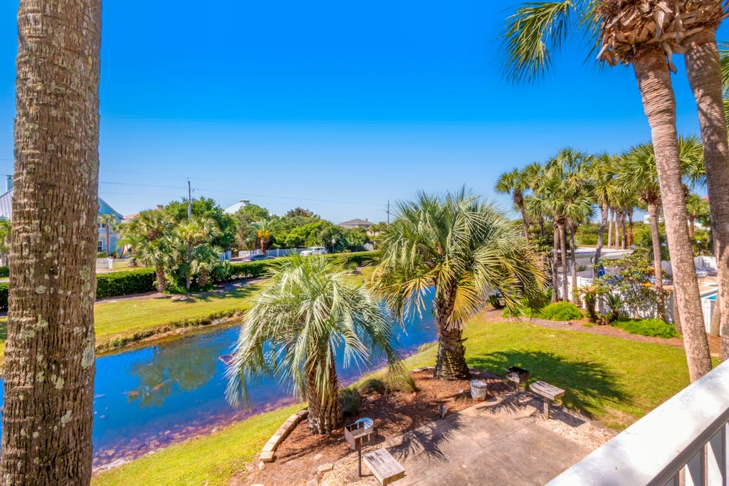 Bright Santa Rosa Beach Villa with community pools & hot tub - Next to Gulf