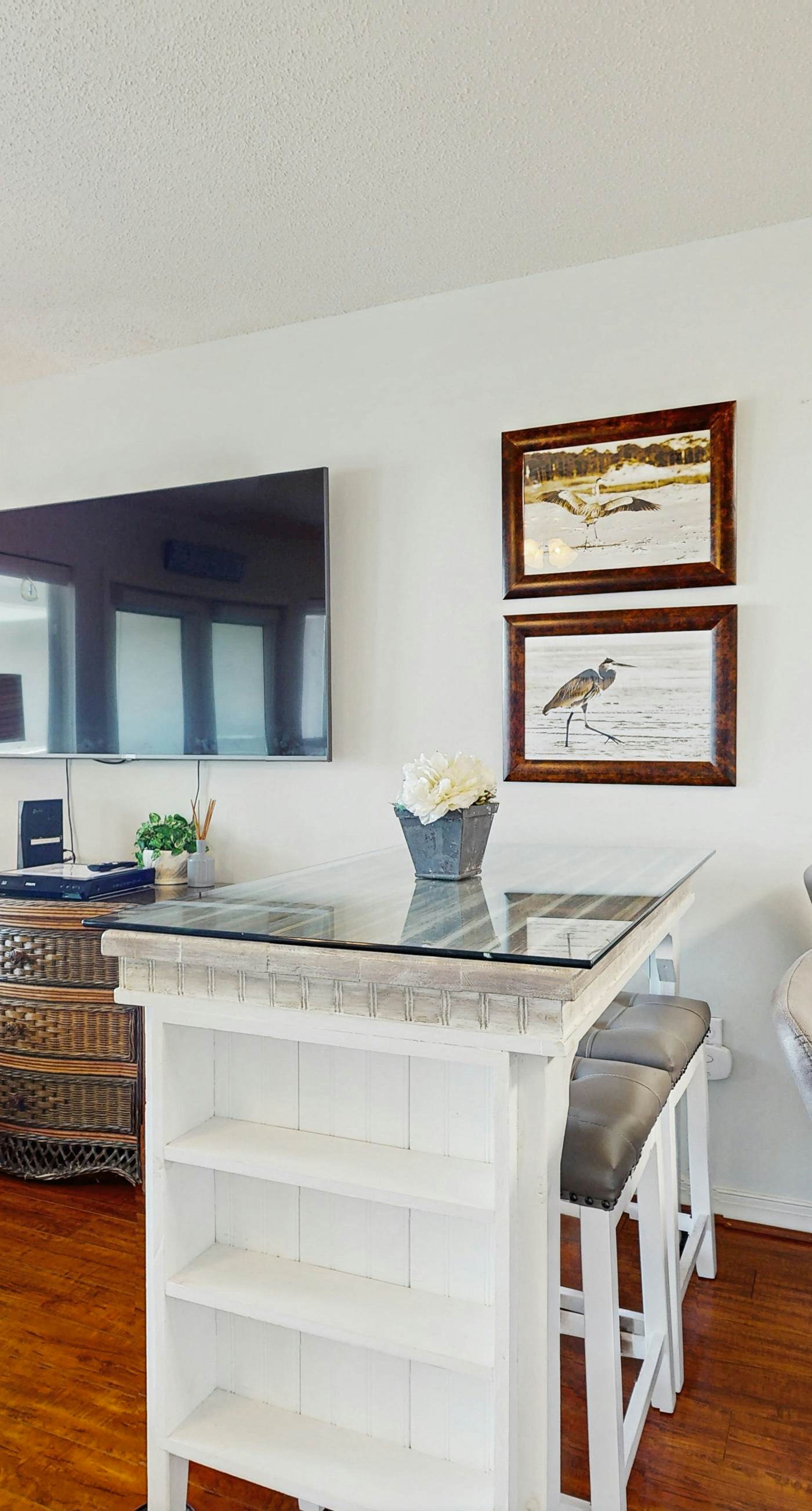 Fourth-floor, Caribbean corner condo with ocean views, pool, & hot tub