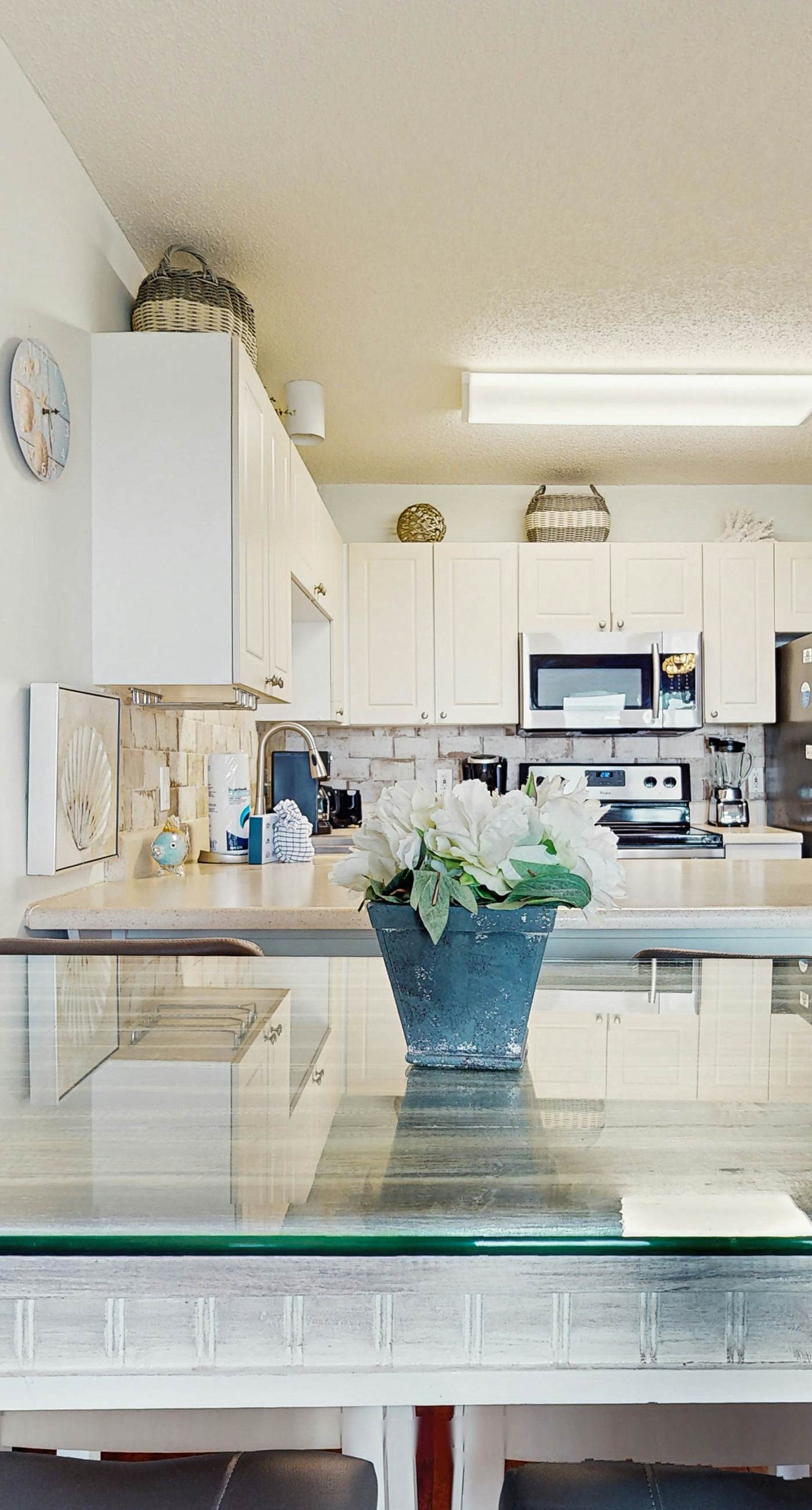 Fourth-floor, Caribbean corner condo with ocean views, pool, & hot tub