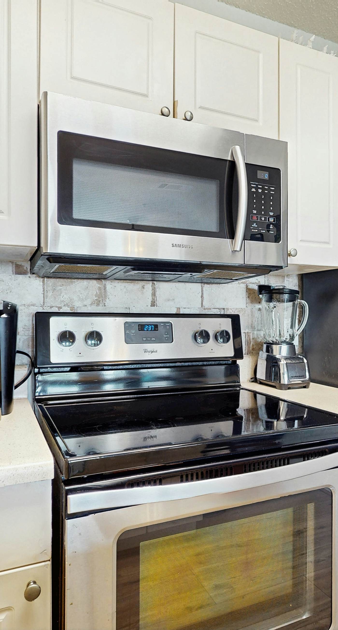 Fourth-floor, Caribbean corner condo with ocean views, pool, & hot tub